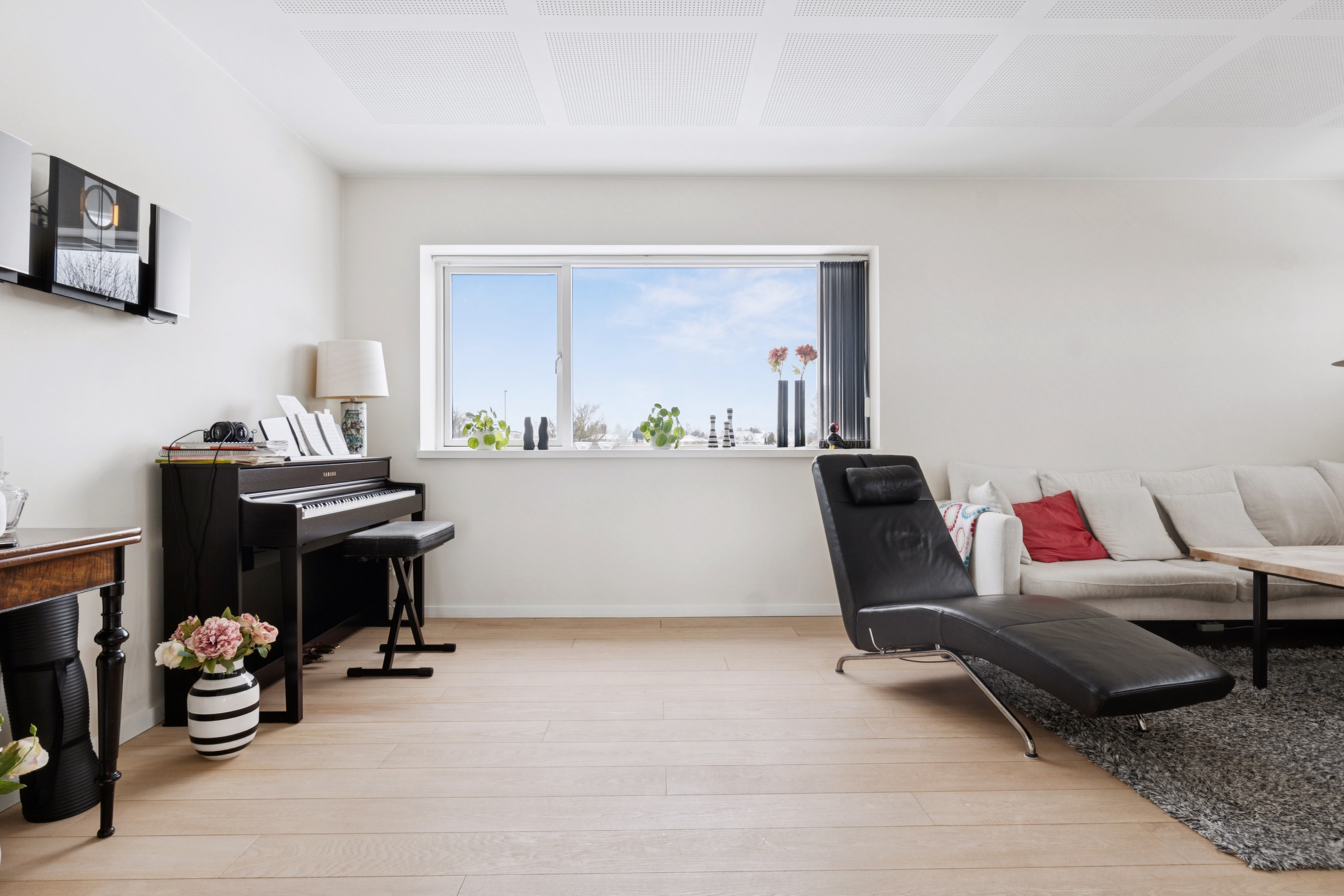 Fremhævet stue billede i fuldskærmstilstand. Billede af Niels Kjærbyes Vej 11, 5610 Assens