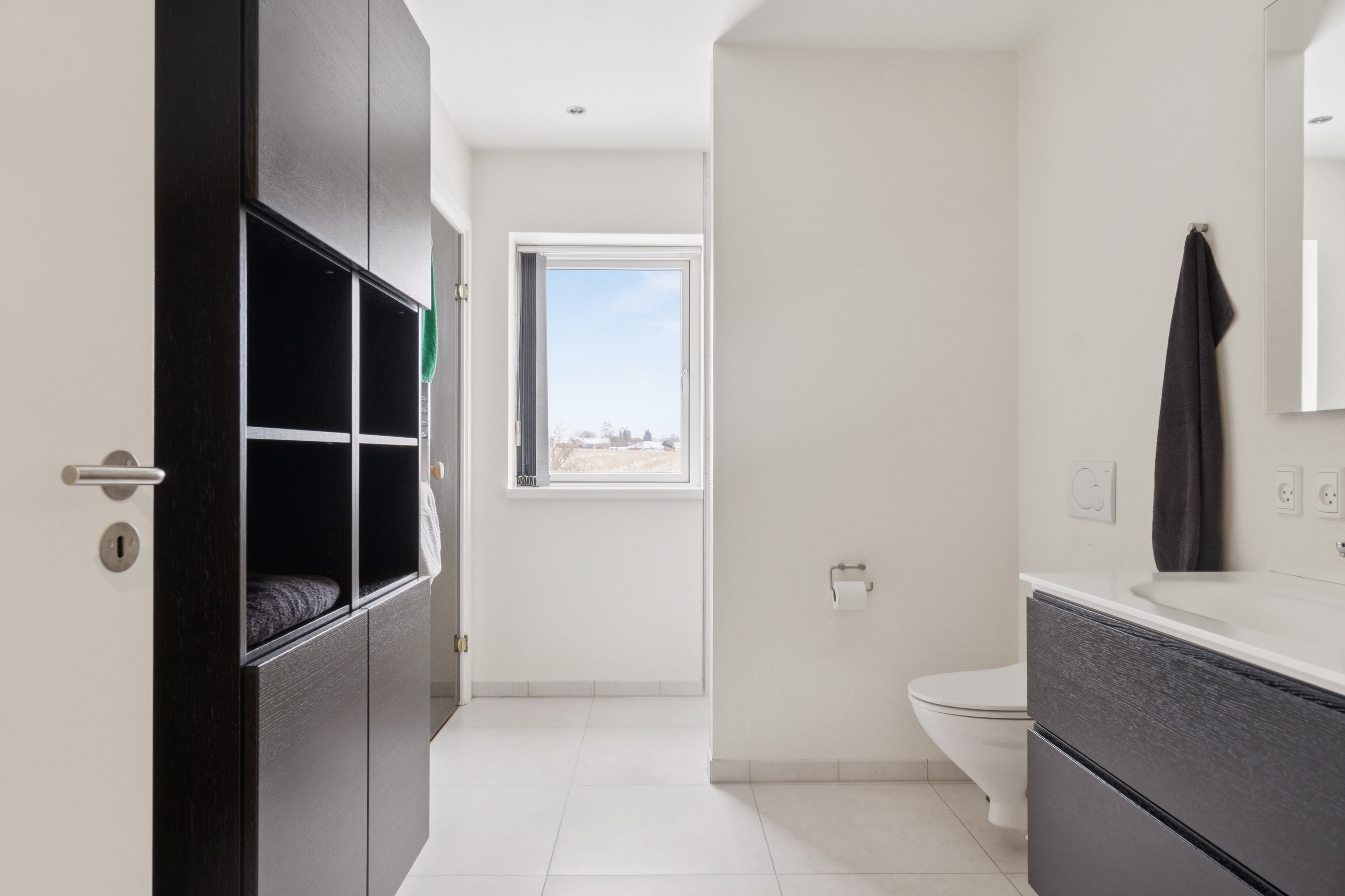 Fremhævet badeværelse billede i fuldskærmstilstand. Billede af Niels Kjærbyes Vej 11, 5610 Assens