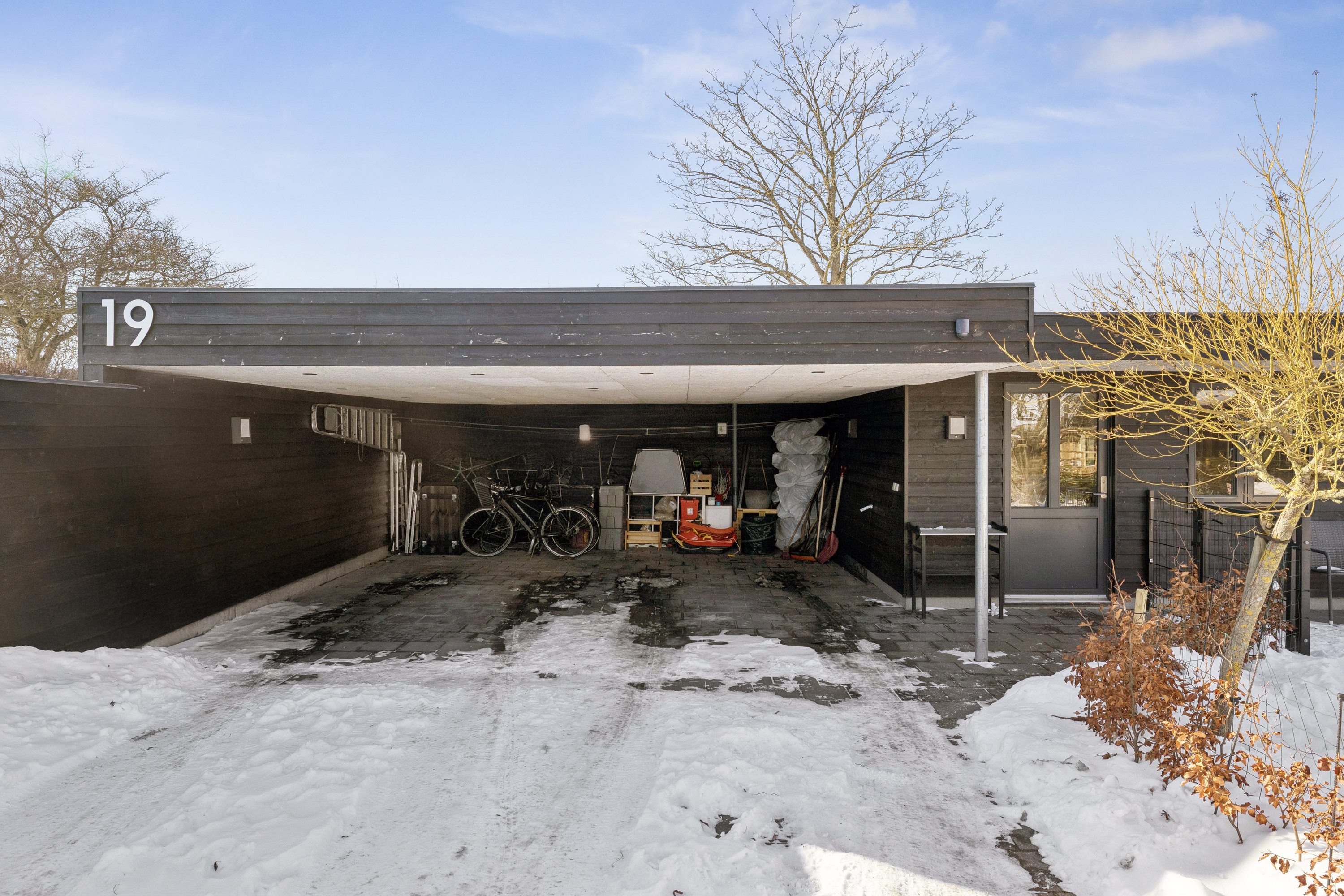 Fremhævet carport billede i fuldskærmstilstand. Billede af Gimlevej 19, Gram, 8660 Skanderborg