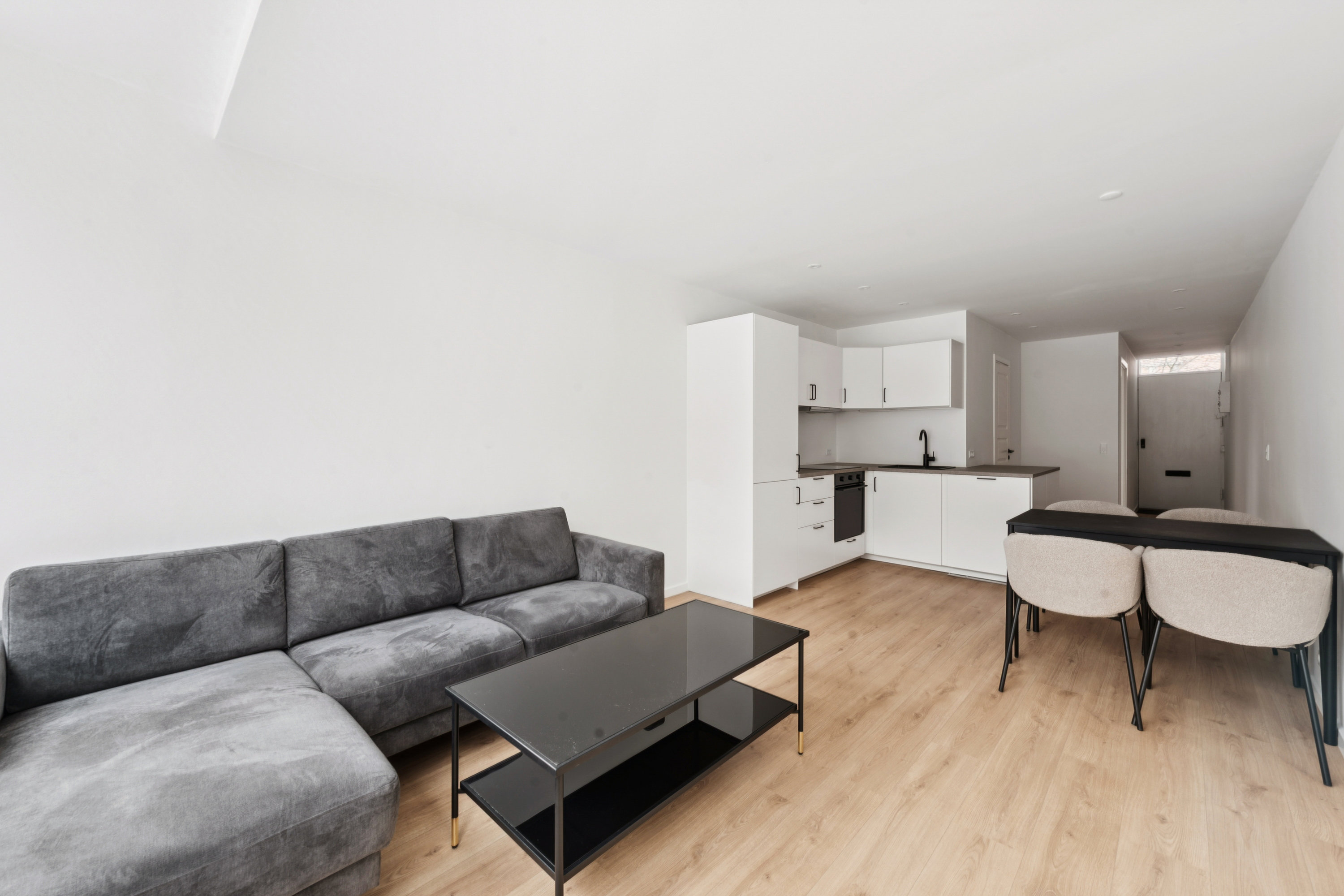 Fremhævet stue billede i fuldskærmstilstand. Billede af Svenskelejren 14, st.. 2., 2700 Brønshøj