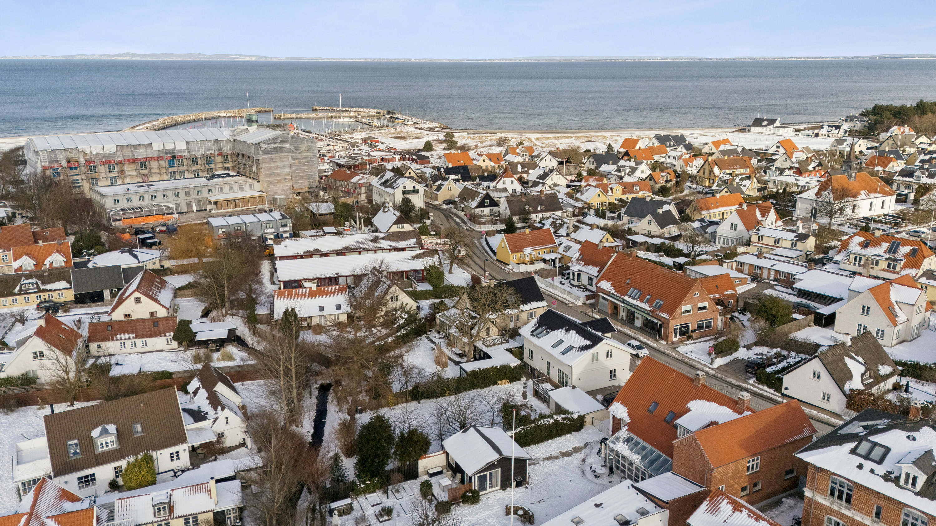 Fremhævet luftfoto billede i fuldskærmstilstand. Billede af Havnevej 5A, 3100 Hornbæk