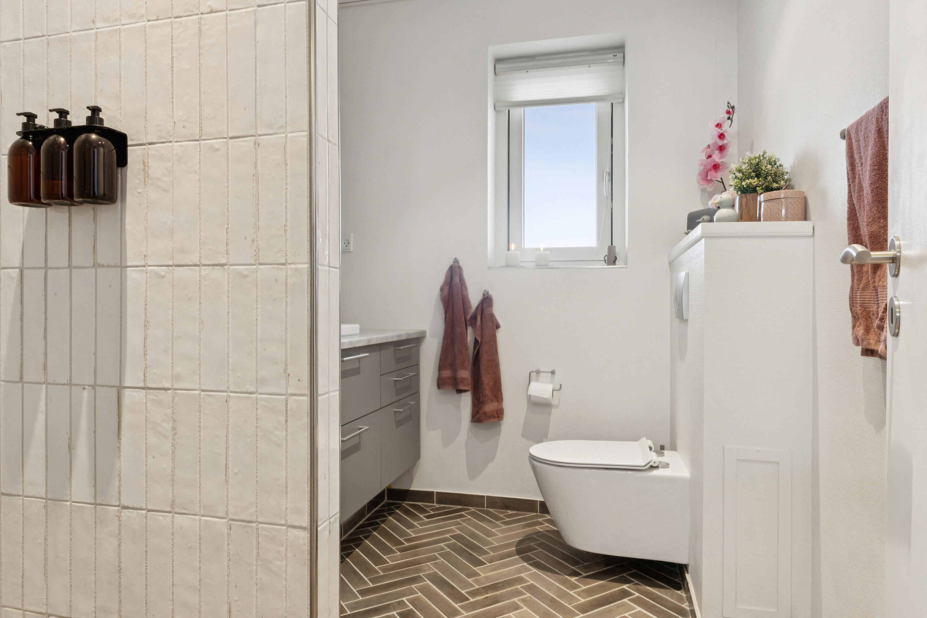 Fremhævet badeværelse billede i fuldskærmstilstand. Billede af Præstøvej 16, 4640 Faxe