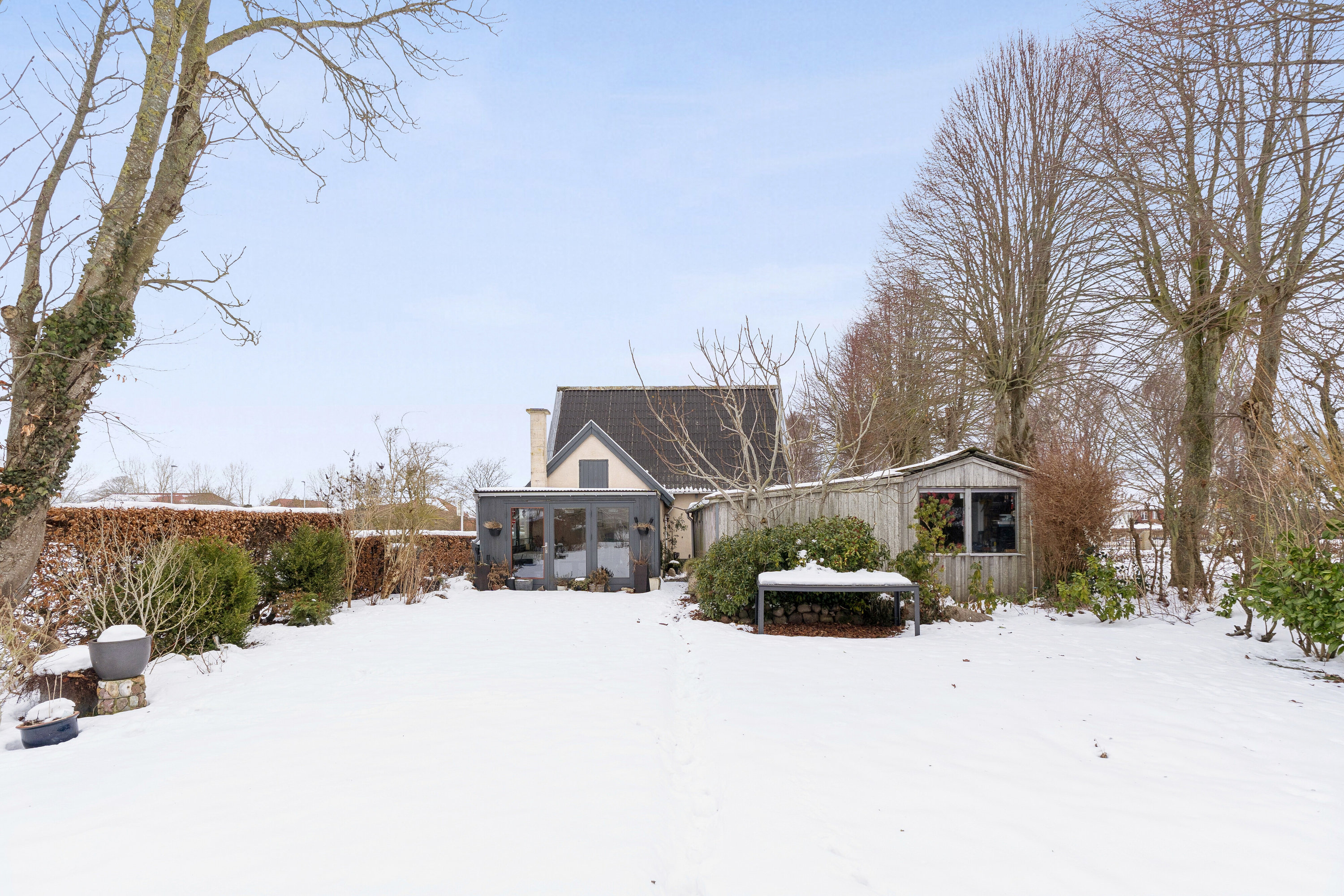 Fremhævet set fra haven billede i fuldskærmstilstand. Billede af Odensevej 161, Aunslev, 5800 Nyborg