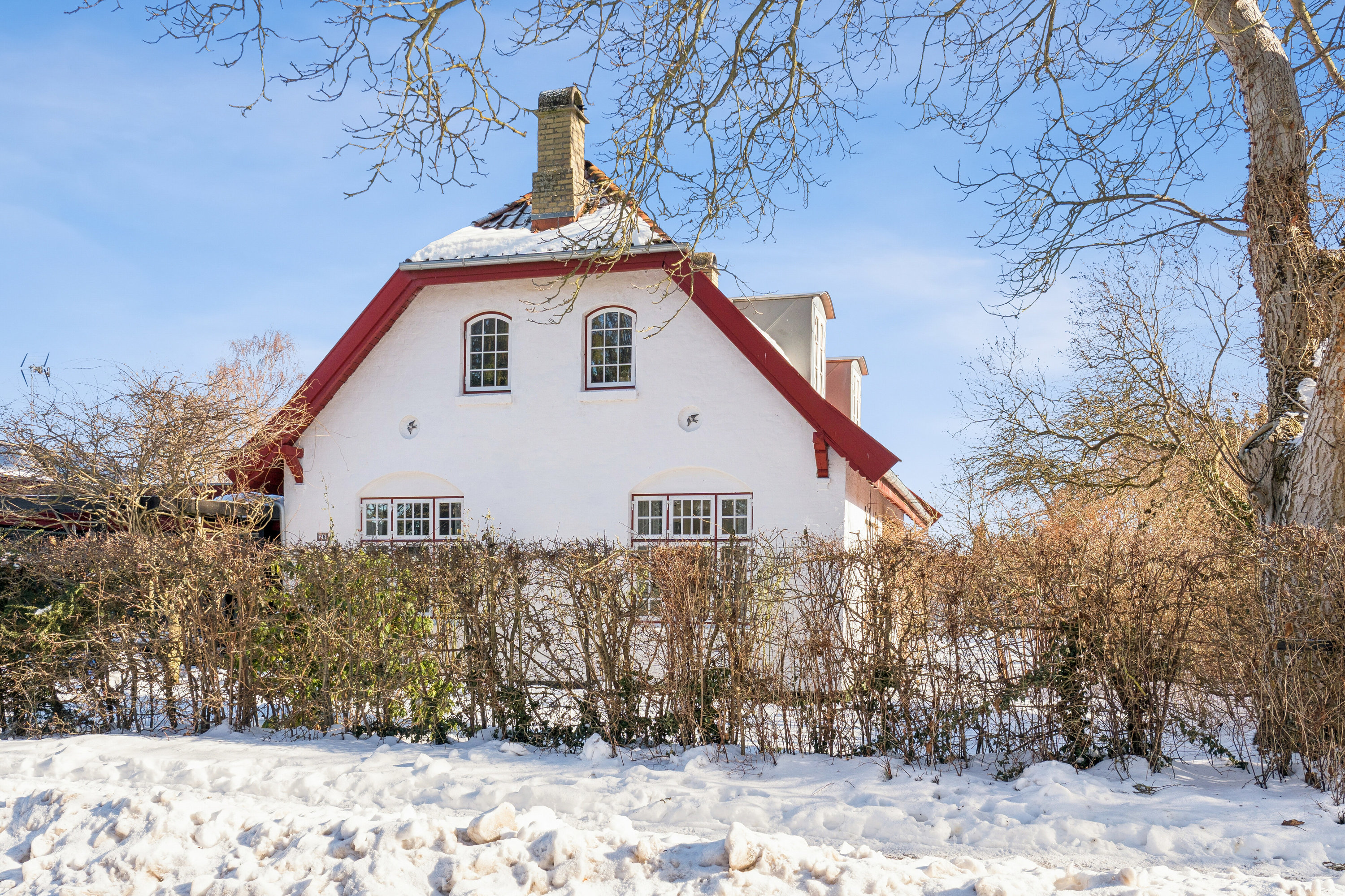 Fremhævet set fra vejen billede i fuldskærmstilstand. Billede af Dianavej 28, 2610 Rødovre