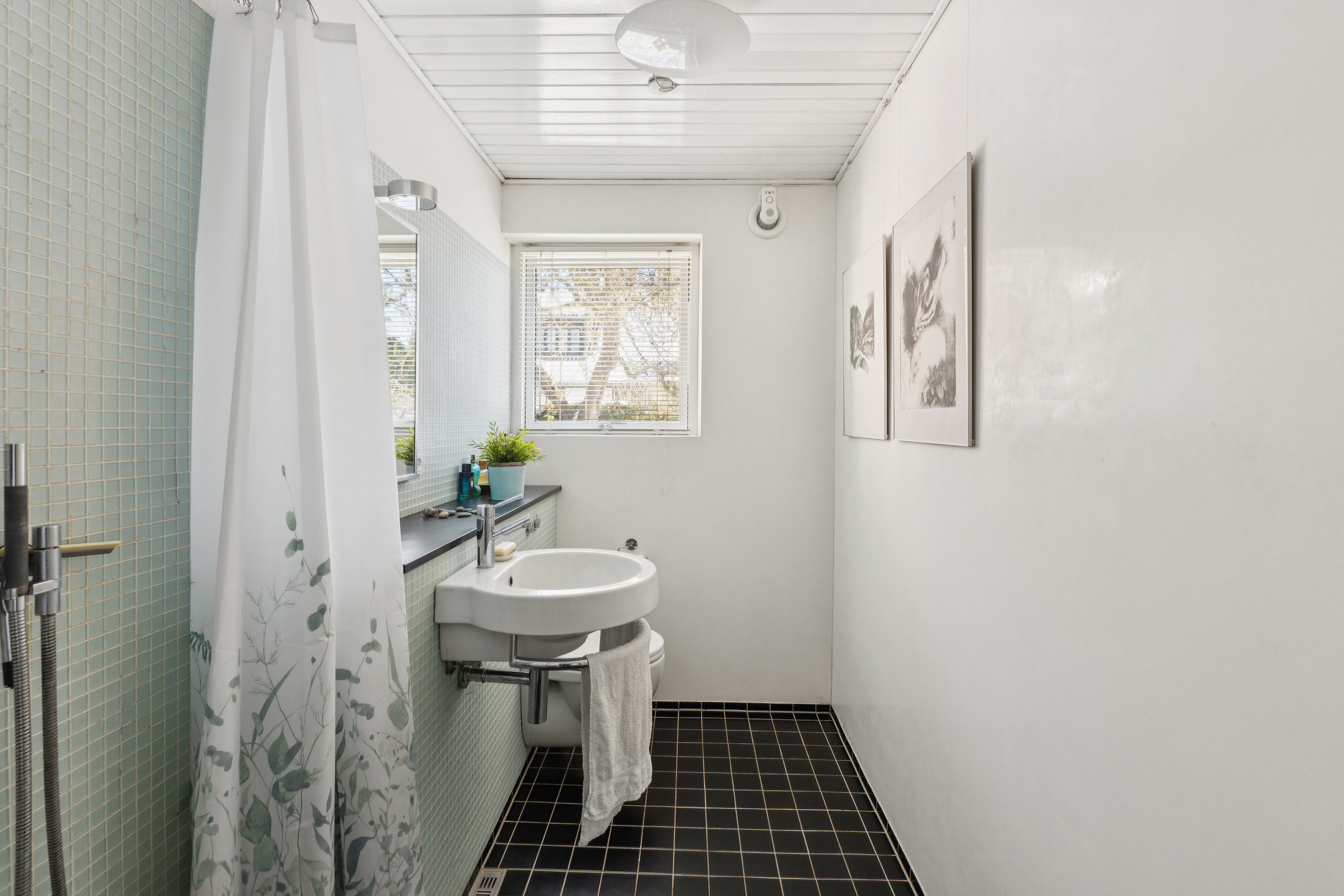 Fremhævet badeværelse billede i fuldskærmstilstand. Billede af Dianavej 28, 2610 Rødovre