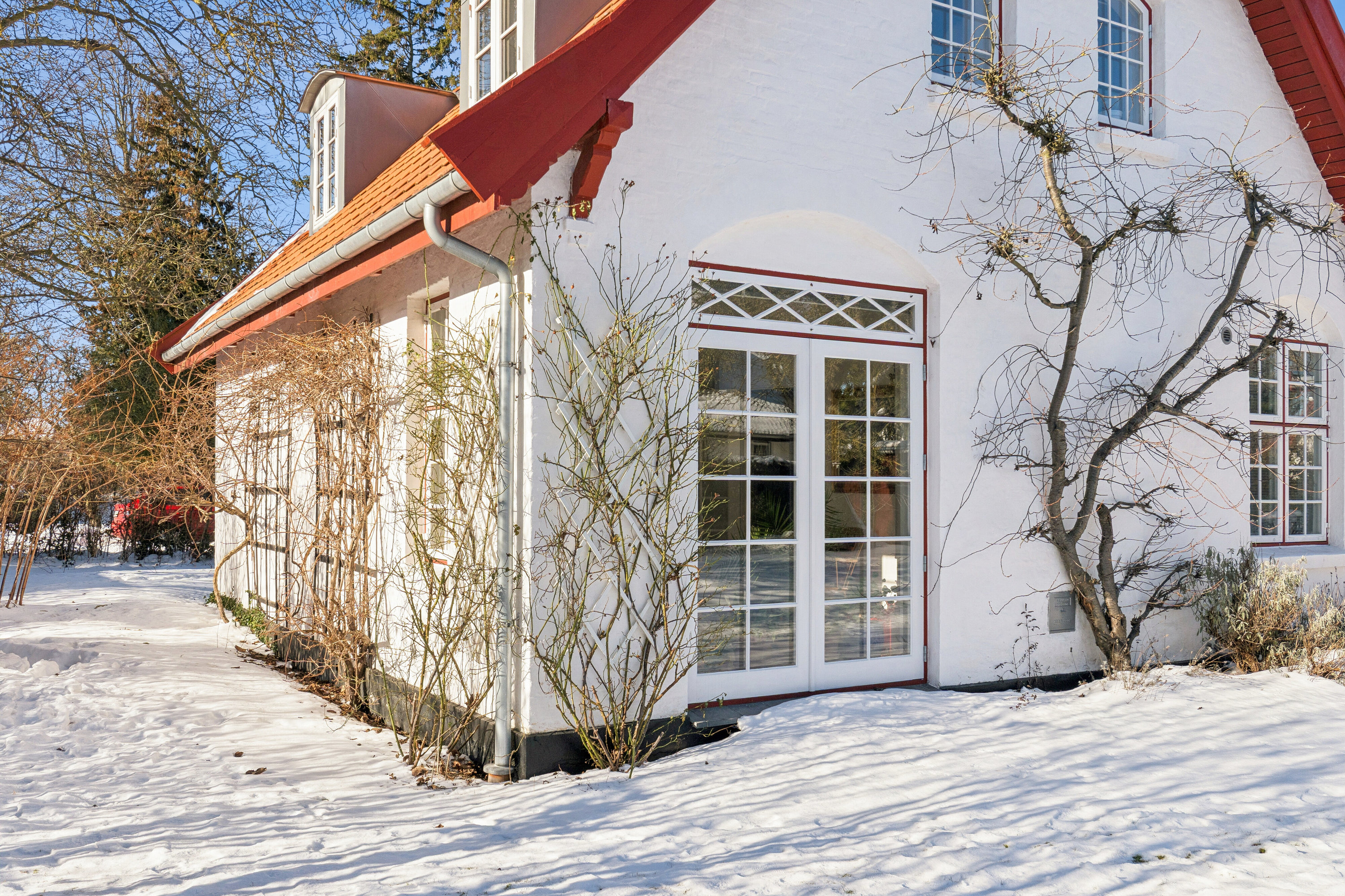 Fremhævet set fra haven billede i fuldskærmstilstand. Billede af Dianavej 28, 2610 Rødovre