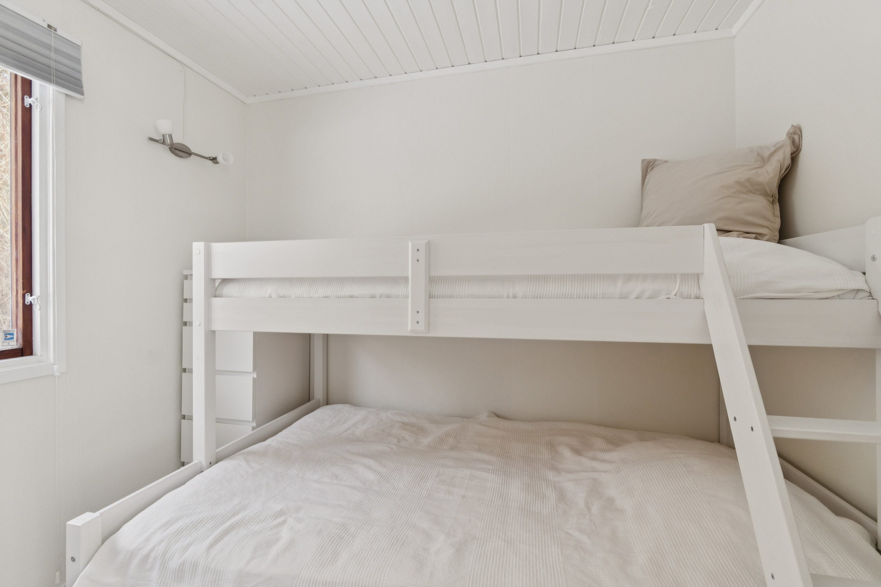 Fremhævet soveværelse billede i fuldskærmstilstand. Billede af Engdraget 17, Gudmindrup Lyng, 4573 Højby