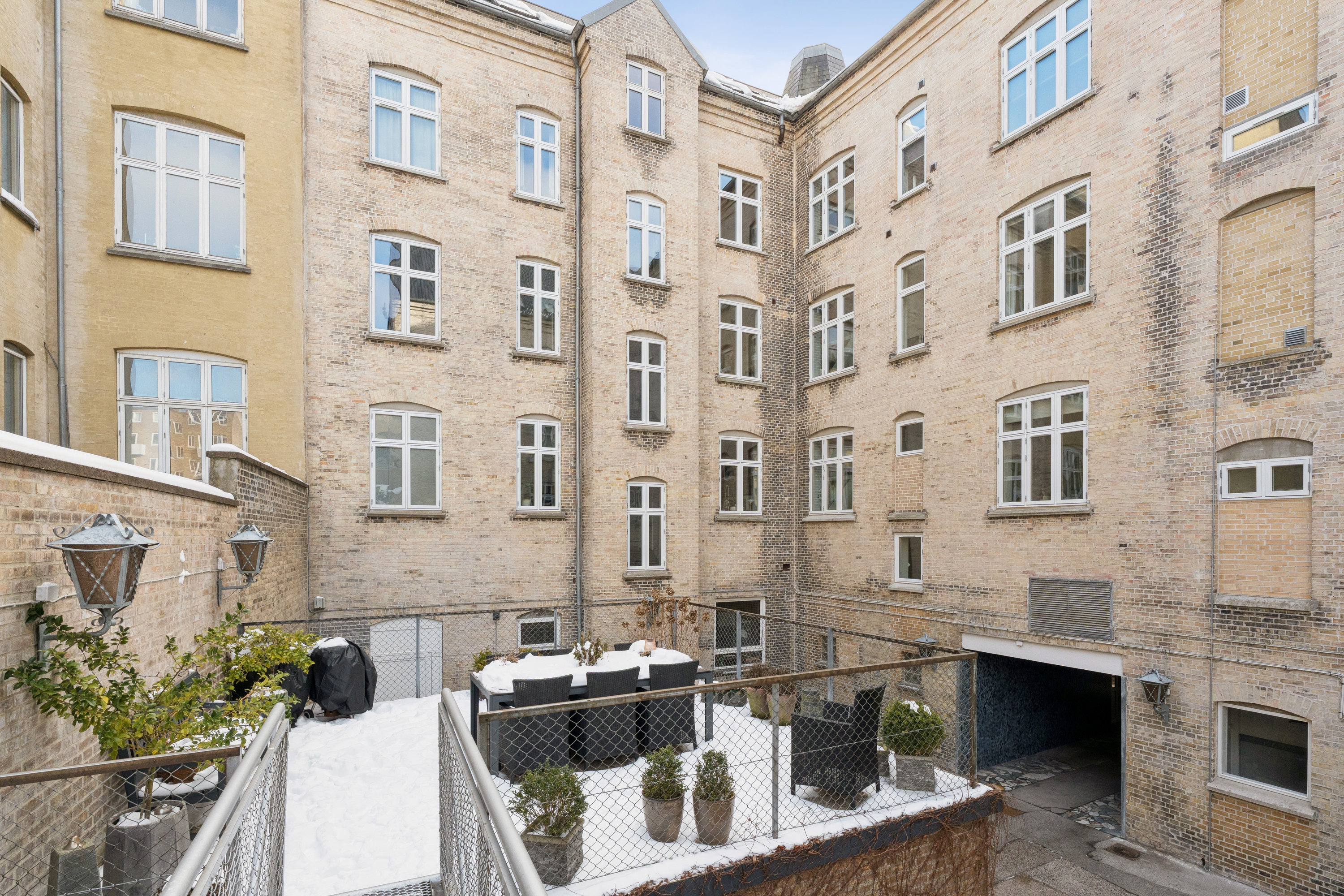 Fremhævet gårdmiljø billede i fuldskærmstilstand. Billede af Borgergade 2, 2. th., 9000 Aalborg