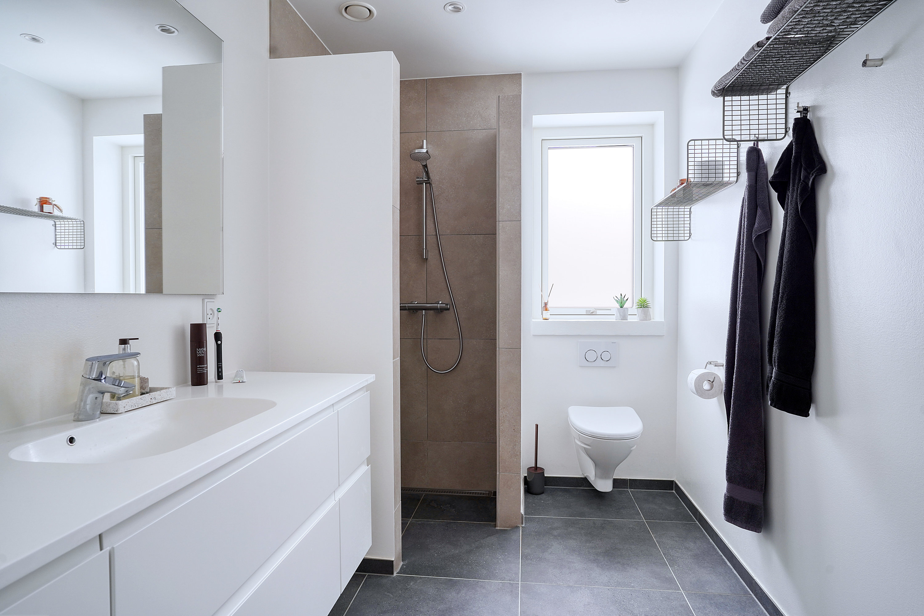 Fremhævet badeværelse billede i fuldskærmstilstand. Billede af Benediktevej 27A, 3480 Fredensborg