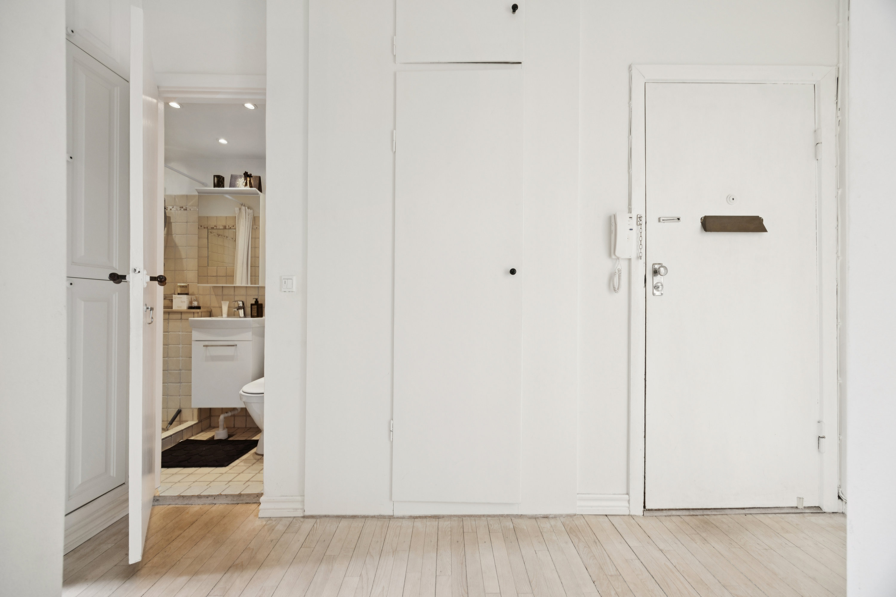 Fremhævet entre billede i fuldskærmstilstand. Billede af Godthåbsvej 39, 2. tv., 2000 Frederiksberg