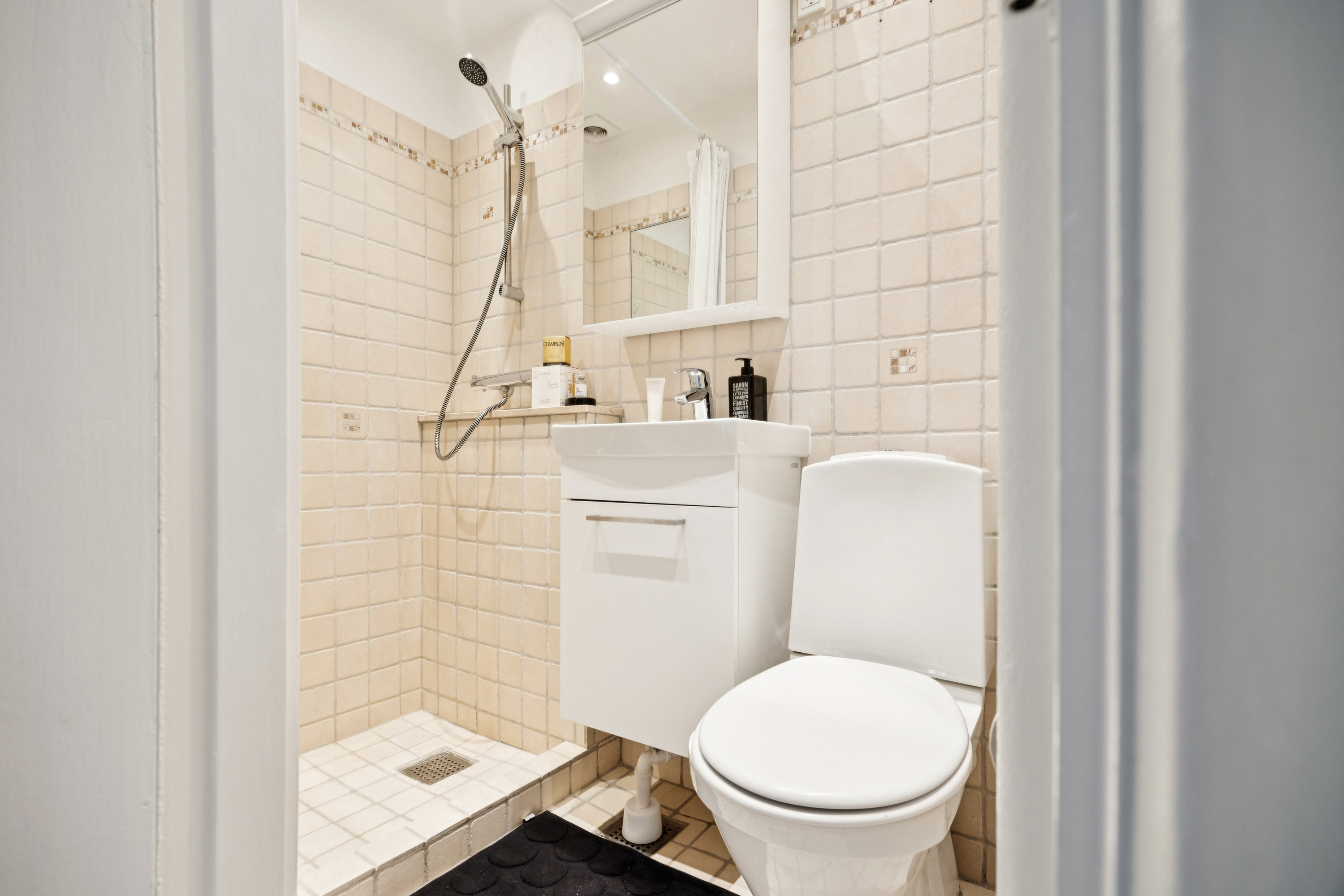 Fremhævet badeværelse billede i fuldskærmstilstand. Billede af Godthåbsvej 39, 2. tv., 2000 Frederiksberg