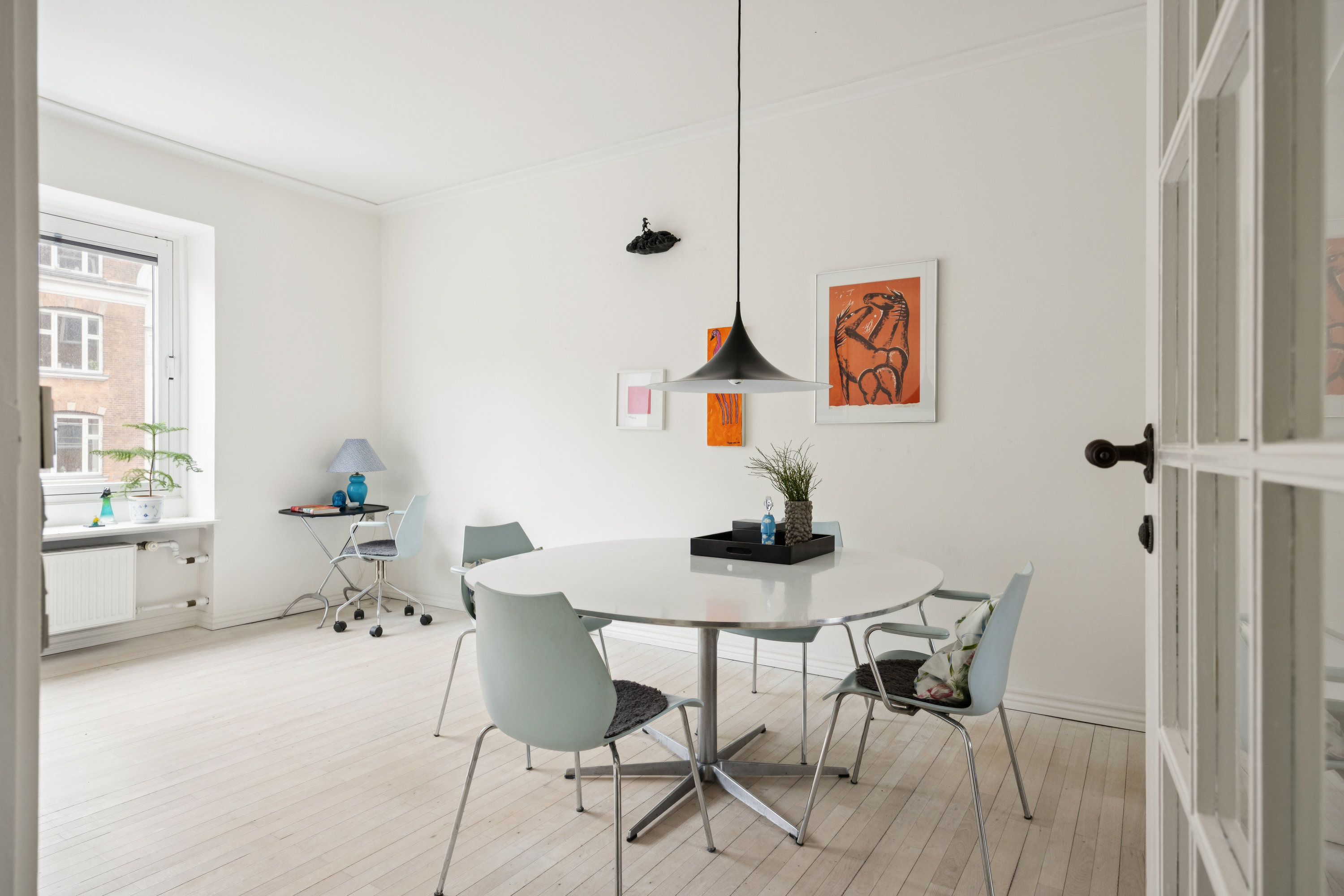 Fremhævet stue billede i fuldskærmstilstand. Billede af Godthåbsvej 39, 2. tv., 2000 Frederiksberg