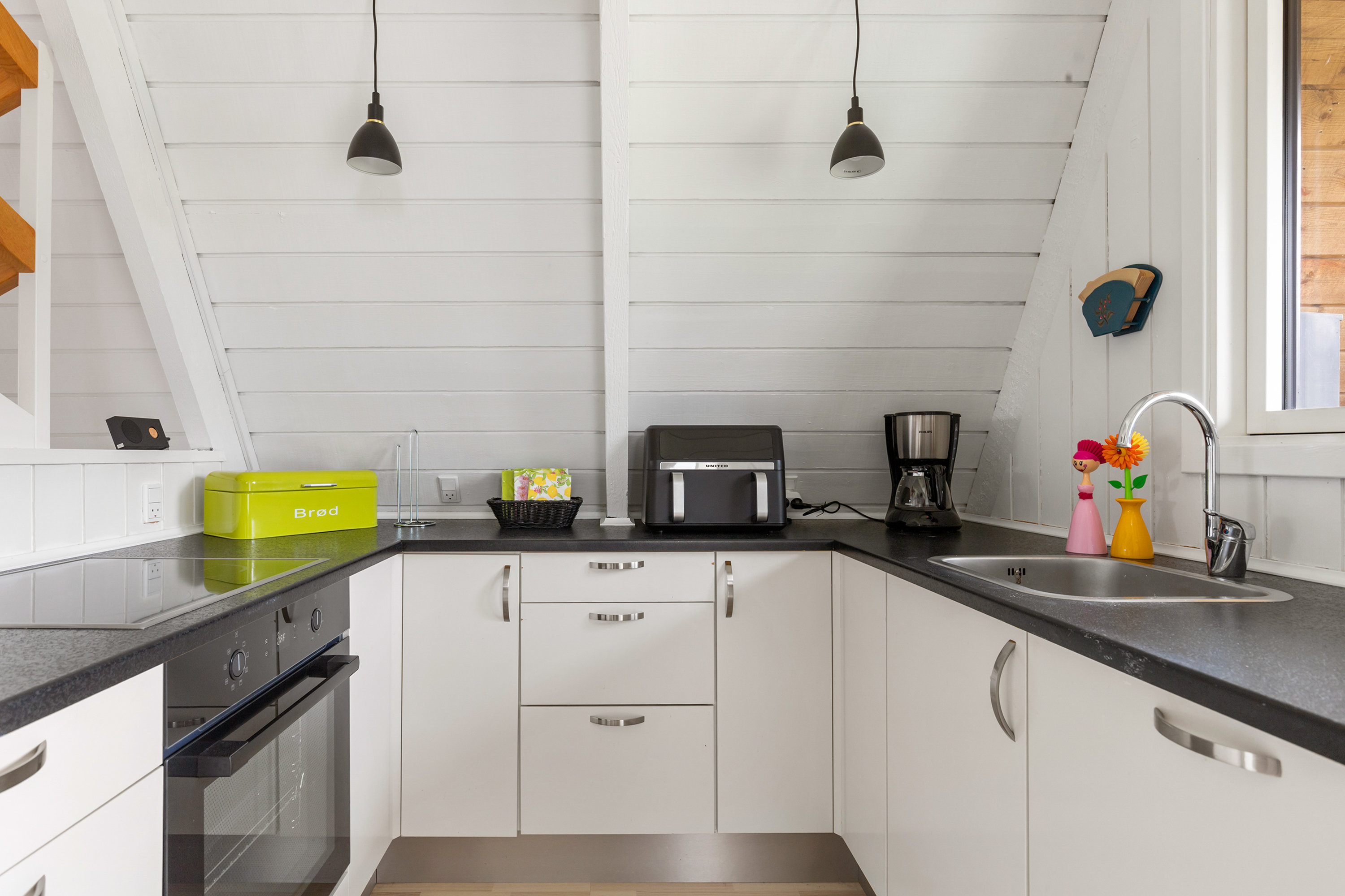 Fremhævet køkken billede i fuldskærmstilstand. Billede af Golfsvinget 258, Gatten, 9640 Farsø