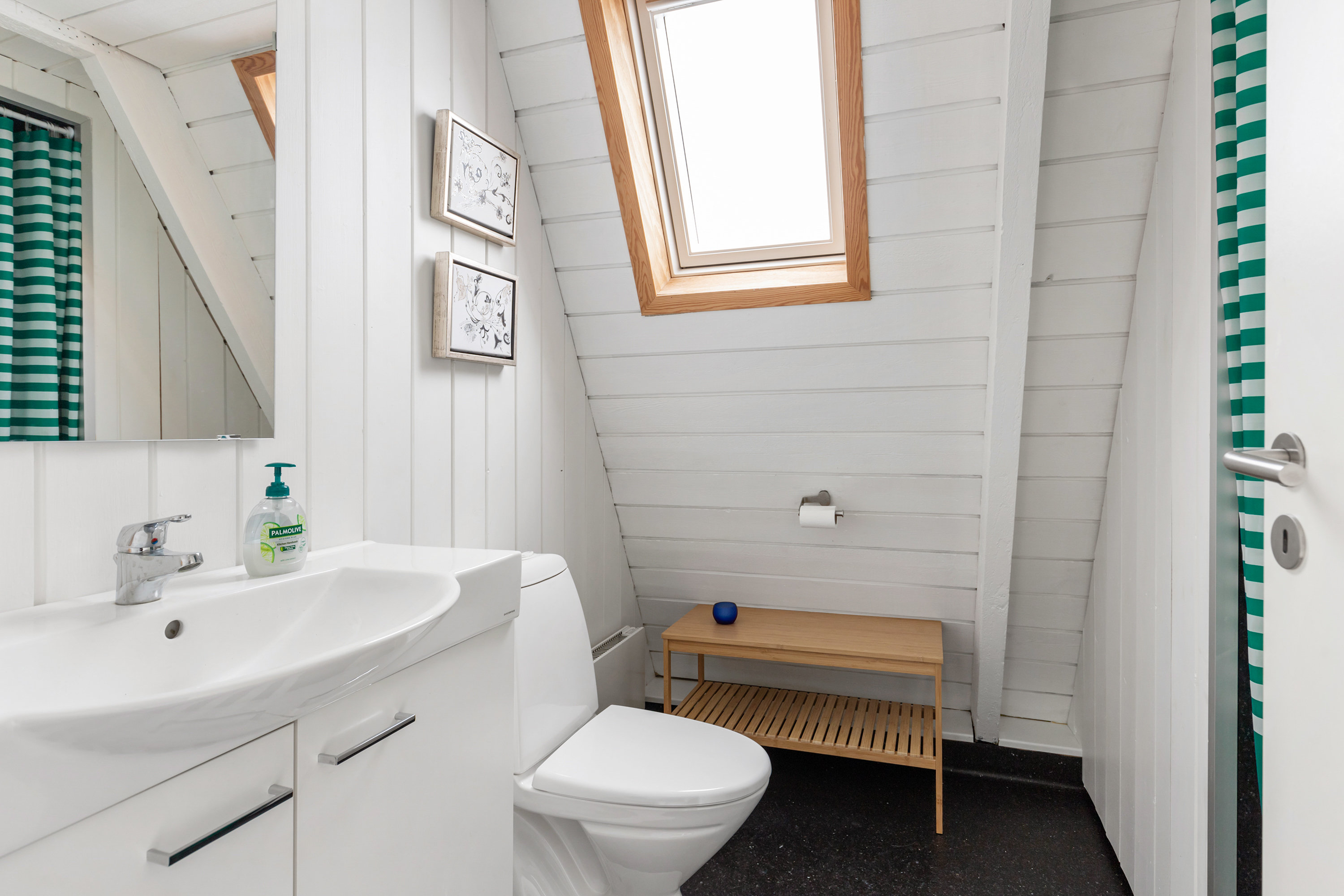 Fremhævet badeværelse billede i fuldskærmstilstand. Billede af Golfsvinget 258, Gatten, 9640 Farsø