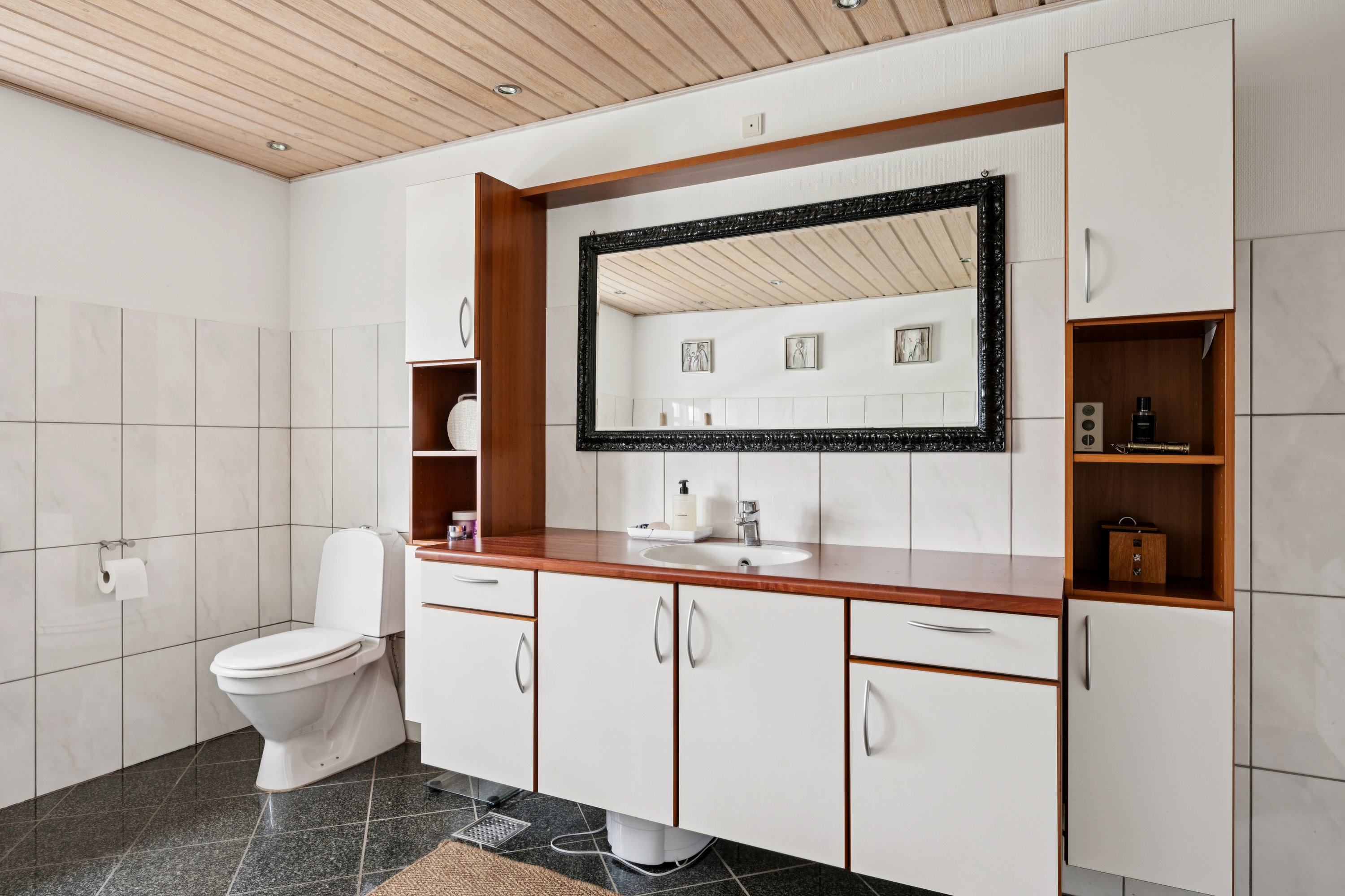 Fremhævet badeværelse billede i fuldskærmstilstand. Billede af Engbakkevej 5, Fausing Mark, 8961 Allingåbro