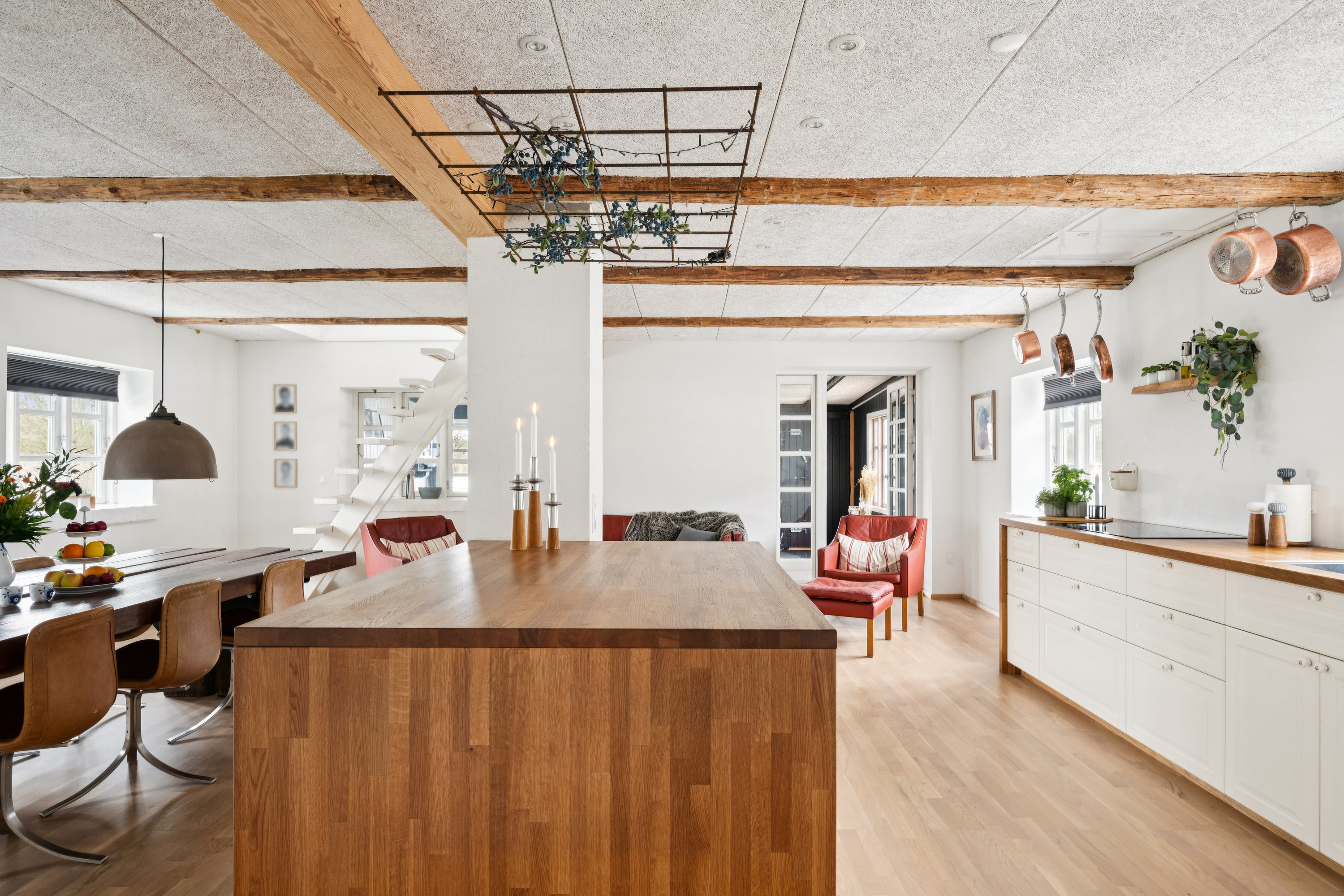 Fremhævet stue billede i fuldskærmstilstand. Billede af Engbakkevej 5, Fausing Mark, 8961 Allingåbro