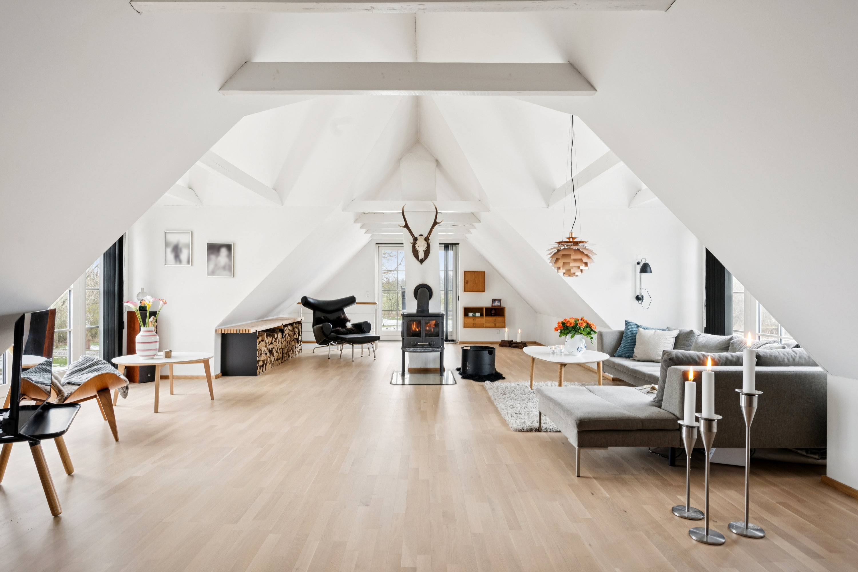 Fremhævet stue billede i fuldskærmstilstand. Billede af Engbakkevej 5, Fausing Mark, 8961 Allingåbro