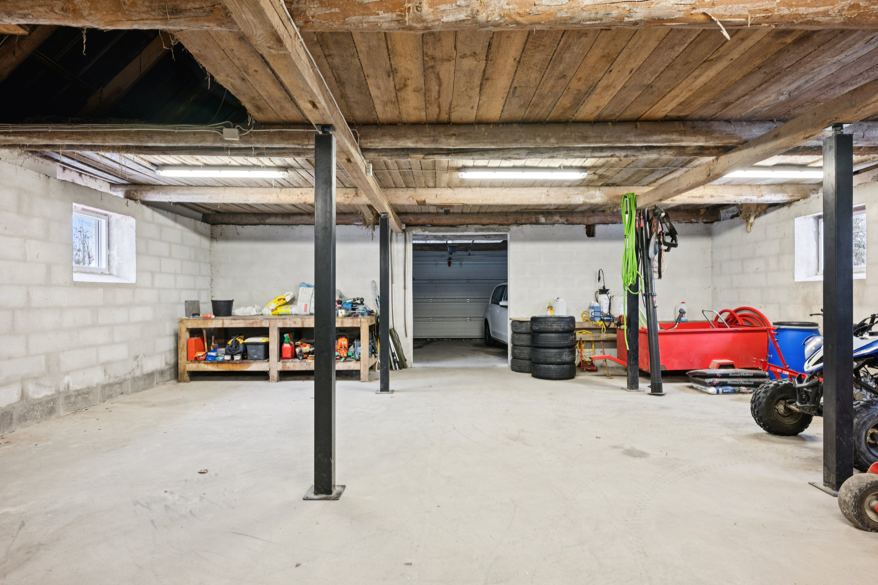 Fremhævet garage billede i fuldskærmstilstand. Billede af Engbakkevej 5, Fausing Mark, 8961 Allingåbro