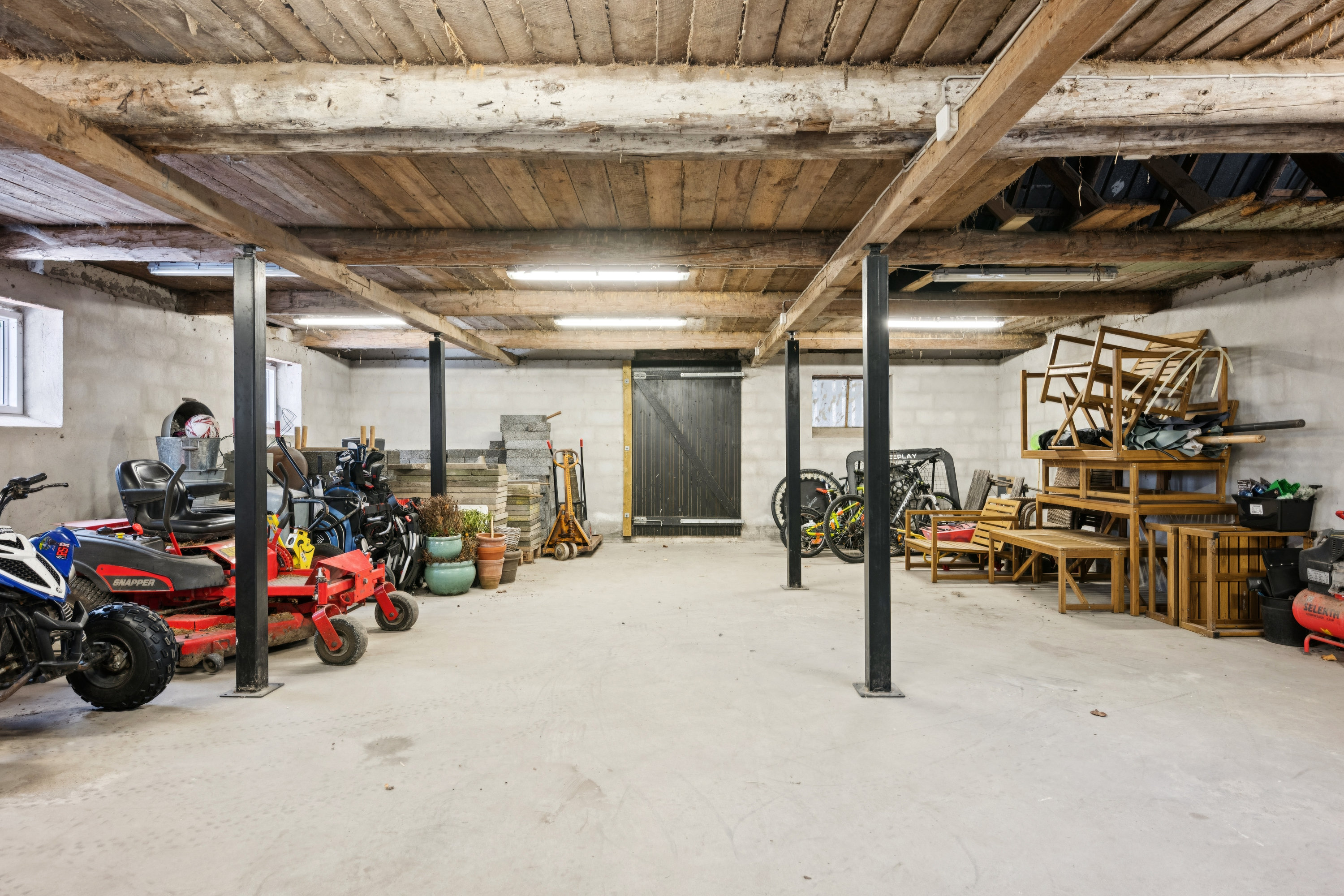 Fremhævet garage billede i fuldskærmstilstand. Billede af Engbakkevej 5, Fausing Mark, 8961 Allingåbro