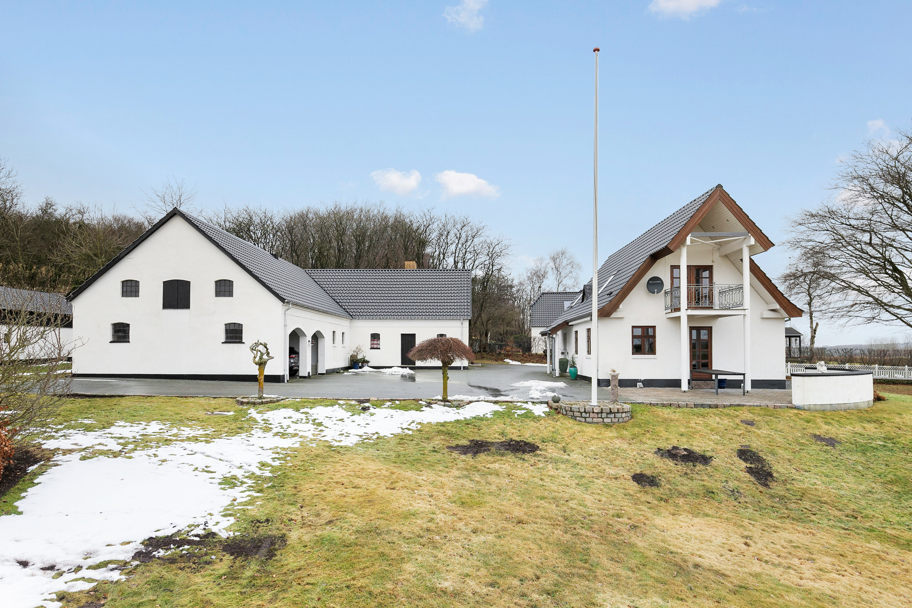 Fremhævet facade billede i fuldskærmstilstand. Billede af Dybvad Mølle Vej 5, Dybvad Mølle, 9600 Aars