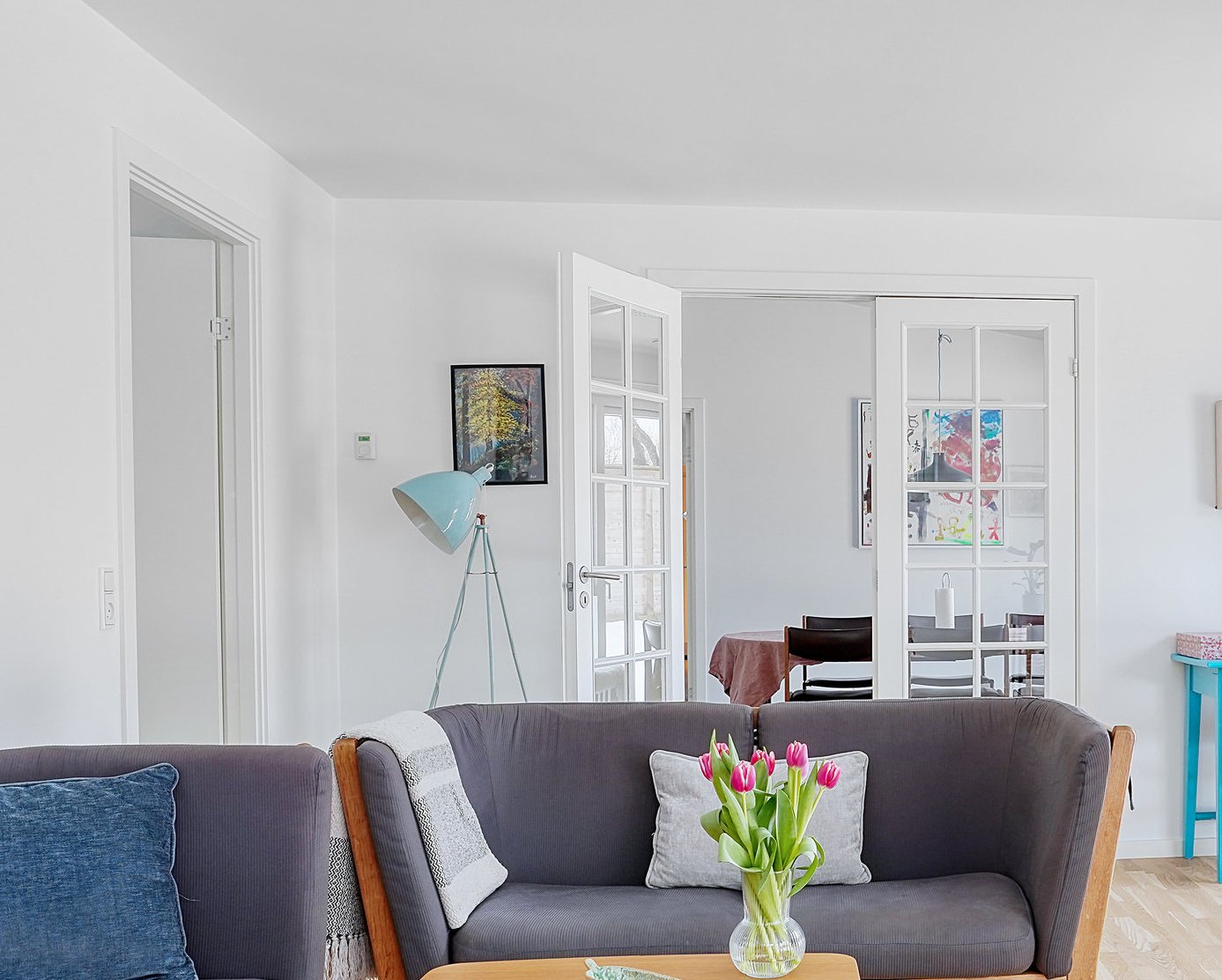 Fremhævet stue billede i fuldskærmstilstand. Billede af Benediktevej 27A, 3480 Fredensborg