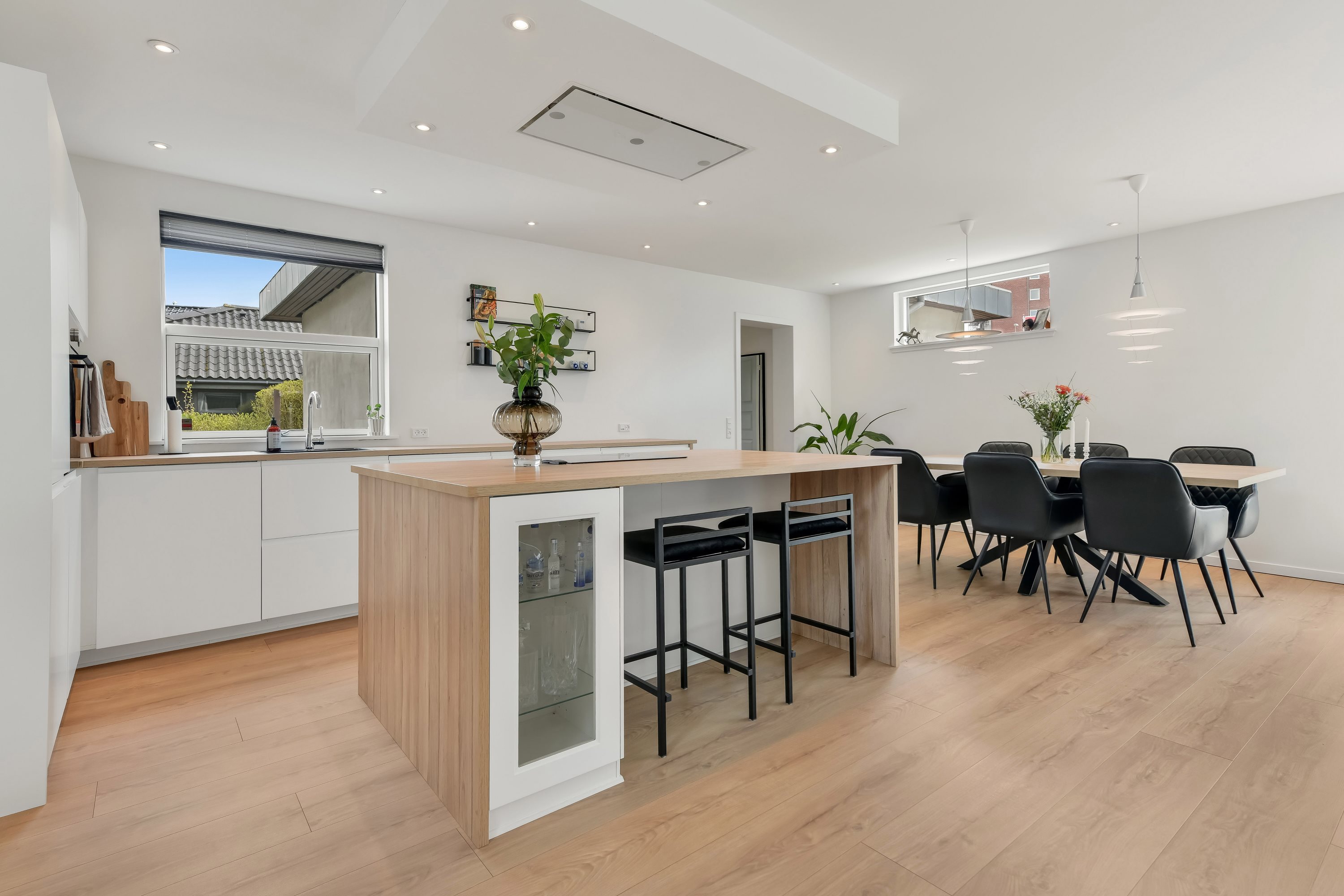 Fremhævet køkken billede i fuldskærmstilstand. Billede af Niels Lambertsens Vej 4, 6705 Esbjerg Ø