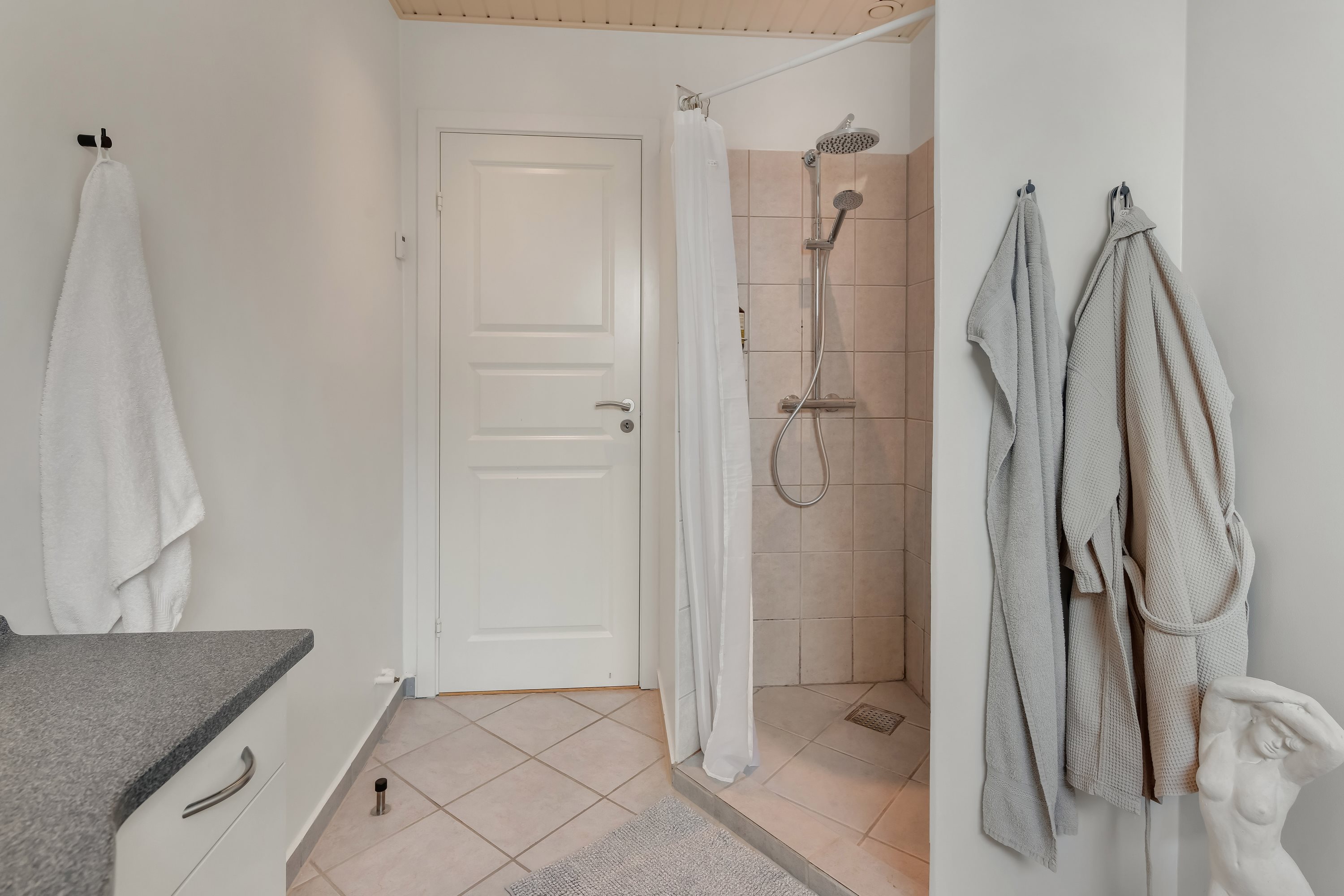 Fremhævet badeværelse billede i fuldskærmstilstand. Billede af Niels Lambertsens Vej 4, 6705 Esbjerg Ø