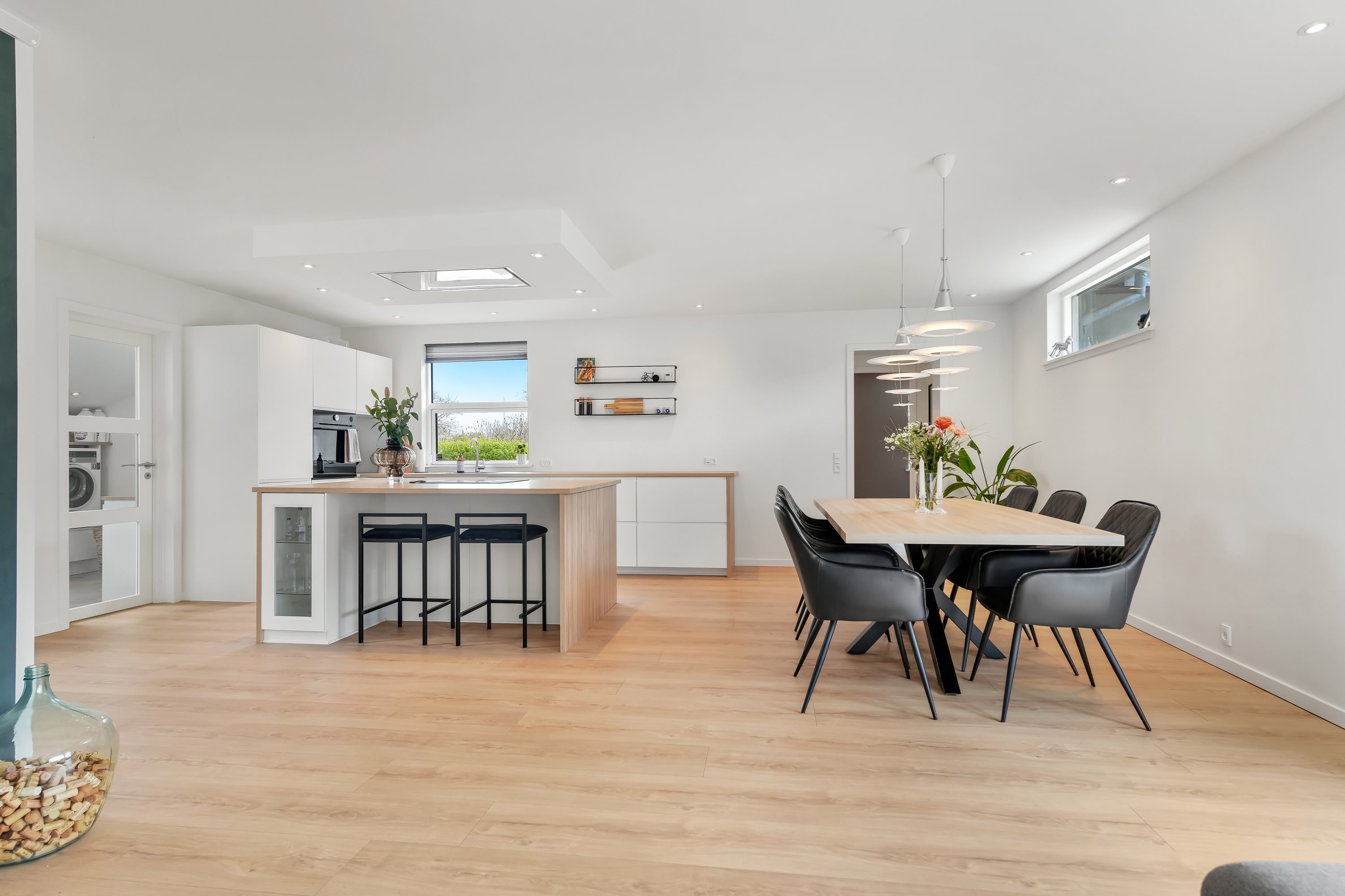 Fremhævet køkken billede i fuldskærmstilstand. Billede af Niels Lambertsens Vej 4, 6705 Esbjerg Ø