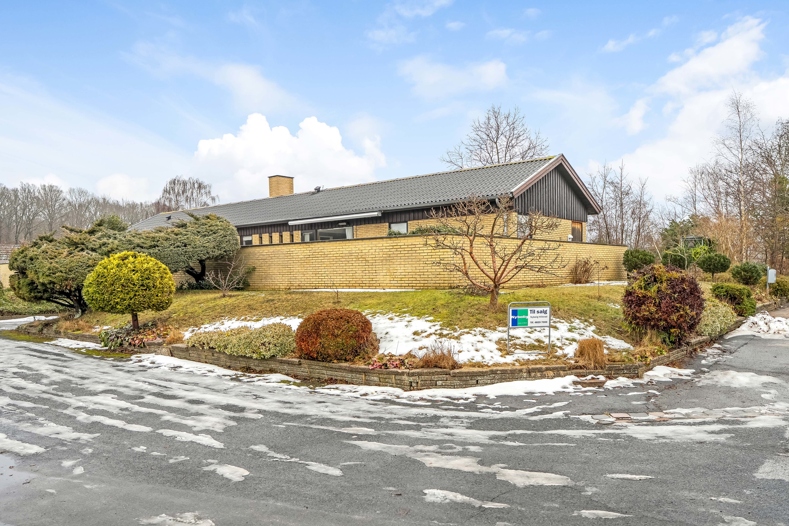 Fremhævet facade billede i fuldskærmstilstand. Billede af Sporemagervej 14, 3400 Hillerød