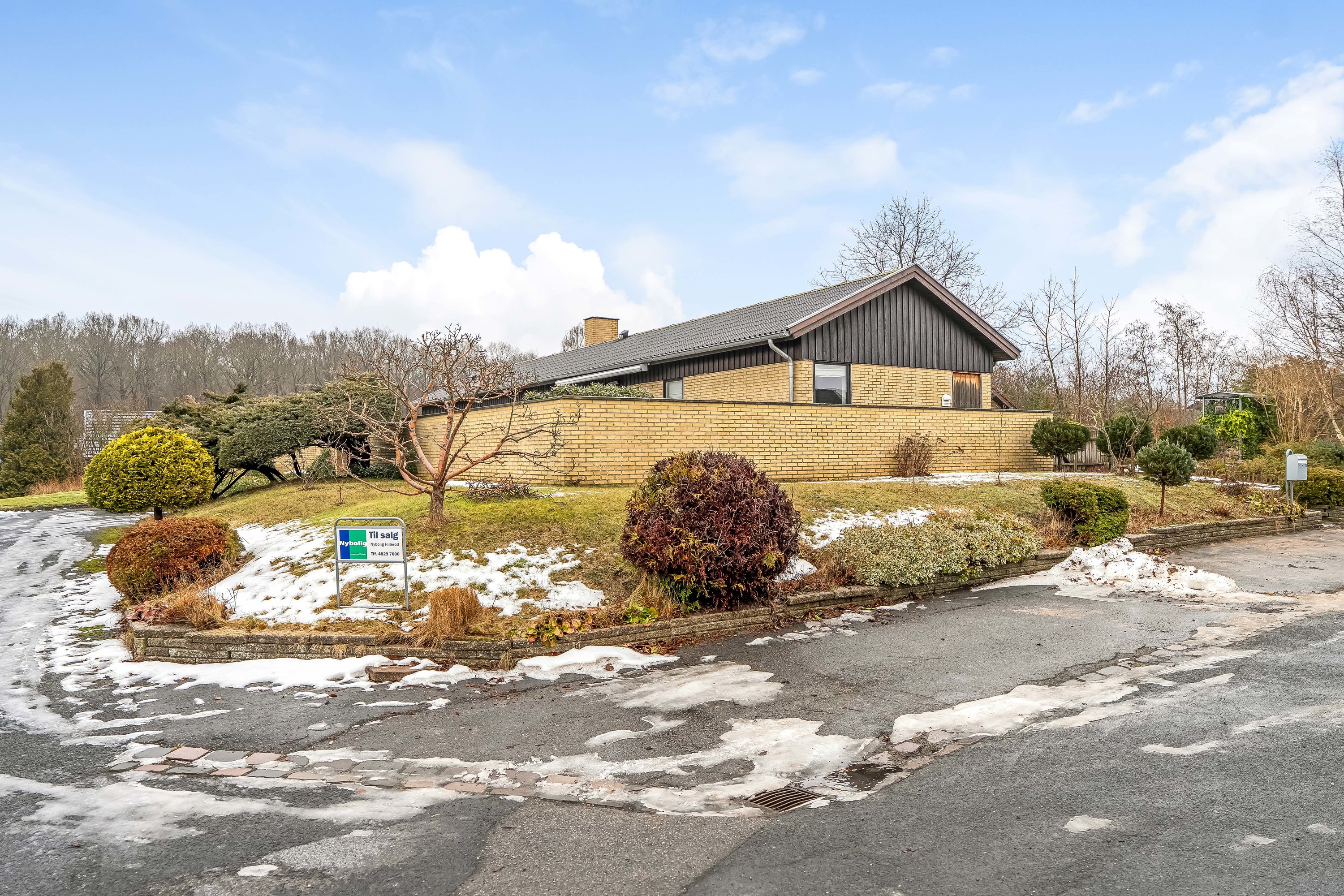 Fremhævet facade billede i fuldskærmstilstand. Billede af Sporemagervej 14, 3400 Hillerød