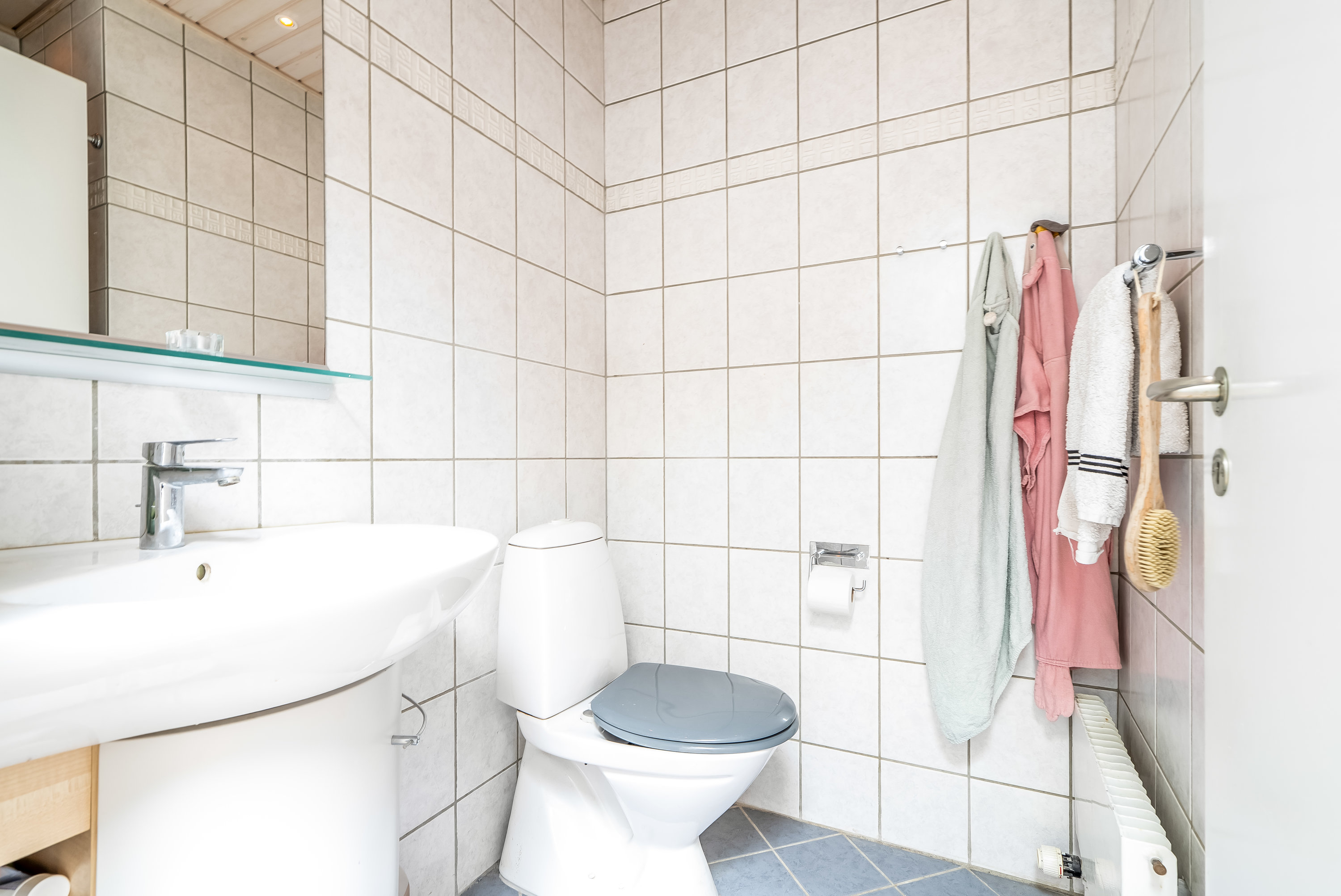 Fremhævet badeværelse billede i fuldskærmstilstand. Billede af Sporemagervej 14, 3400 Hillerød