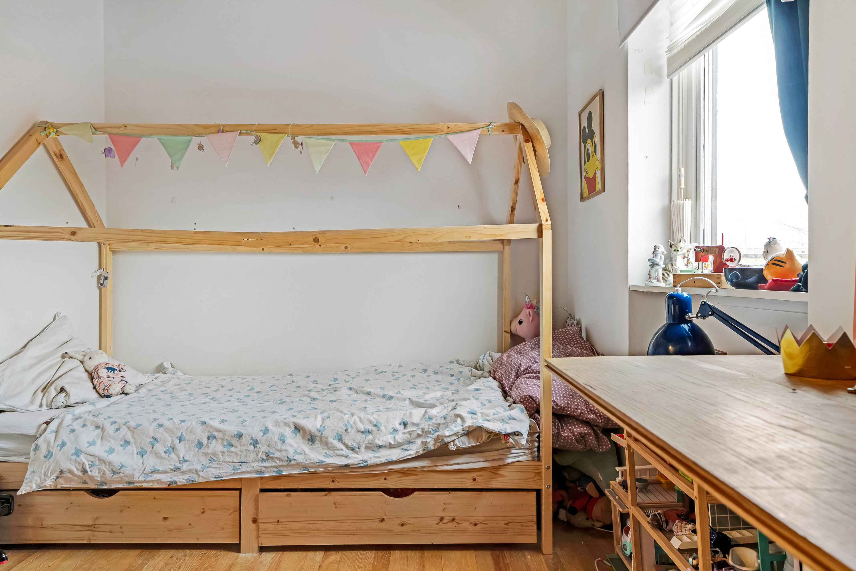 Fremhævet soveværelse billede i fuldskærmstilstand. Billede af Sporemagervej 14, 3400 Hillerød