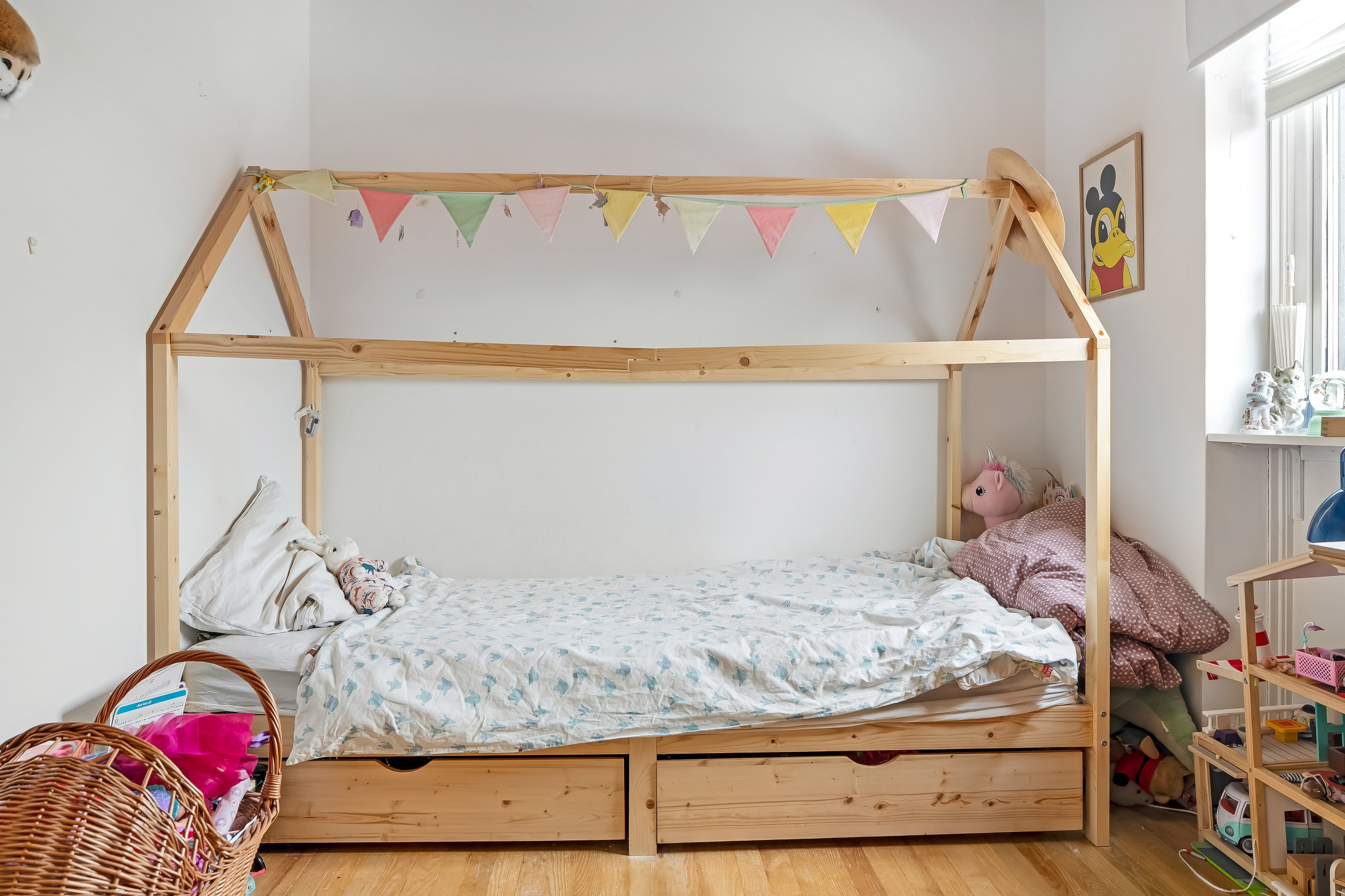 Fremhævet soveværelse billede i fuldskærmstilstand. Billede af Sporemagervej 14, 3400 Hillerød