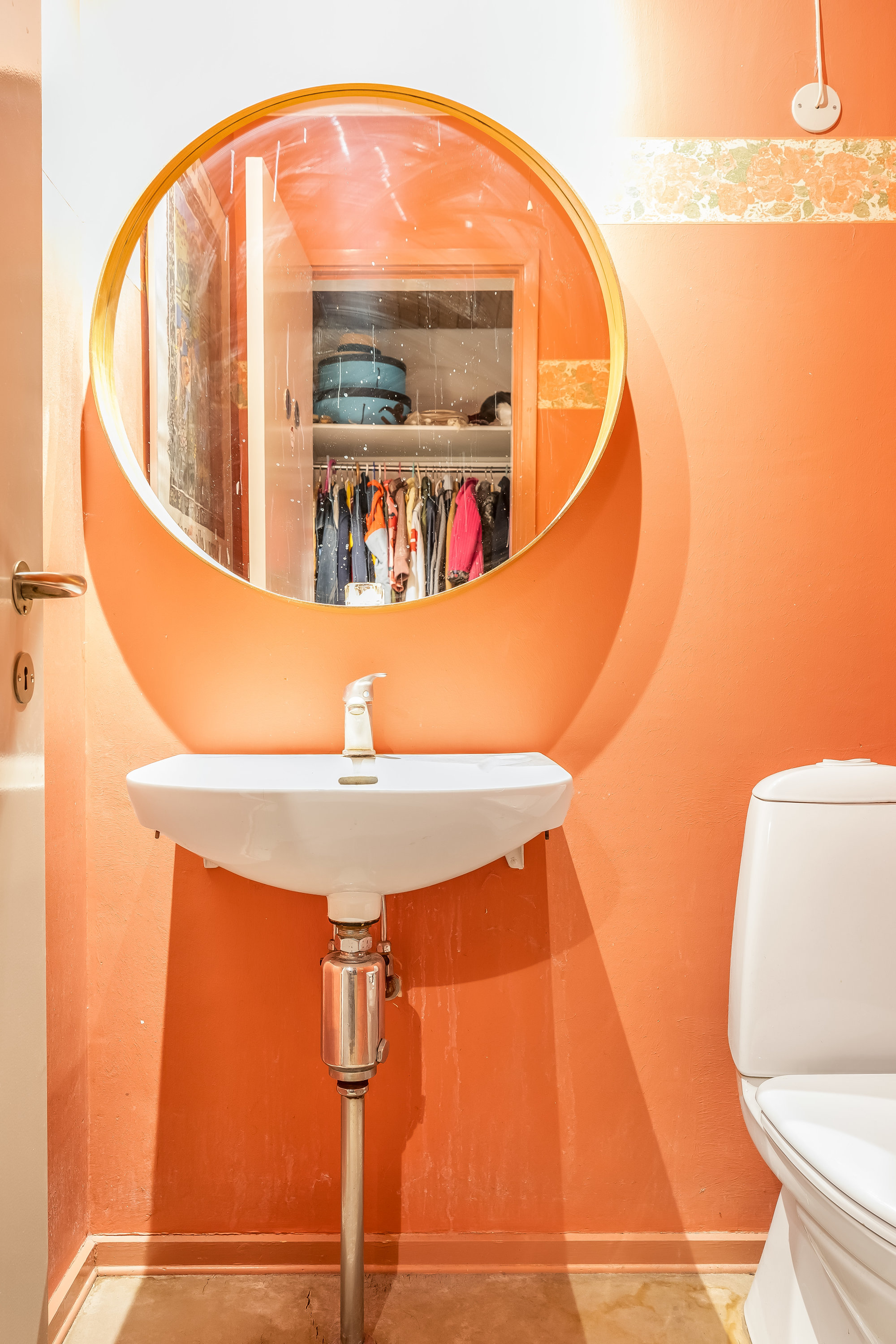 Fremhævet toilet billede i fuldskærmstilstand. Billede af Sporemagervej 14, 3400 Hillerød