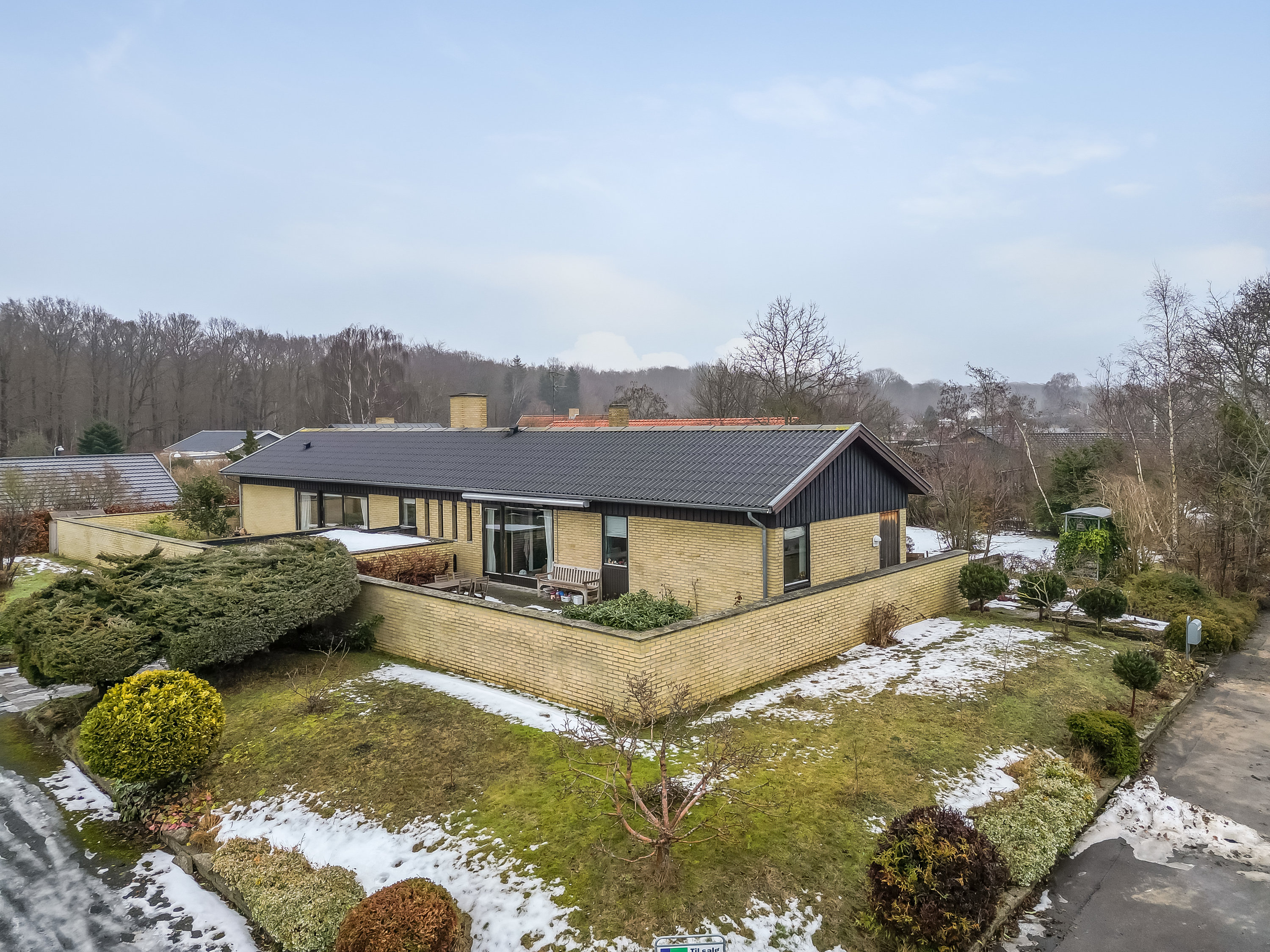 Fremhævet facade billede i fuldskærmstilstand. Billede af Sporemagervej 14, 3400 Hillerød