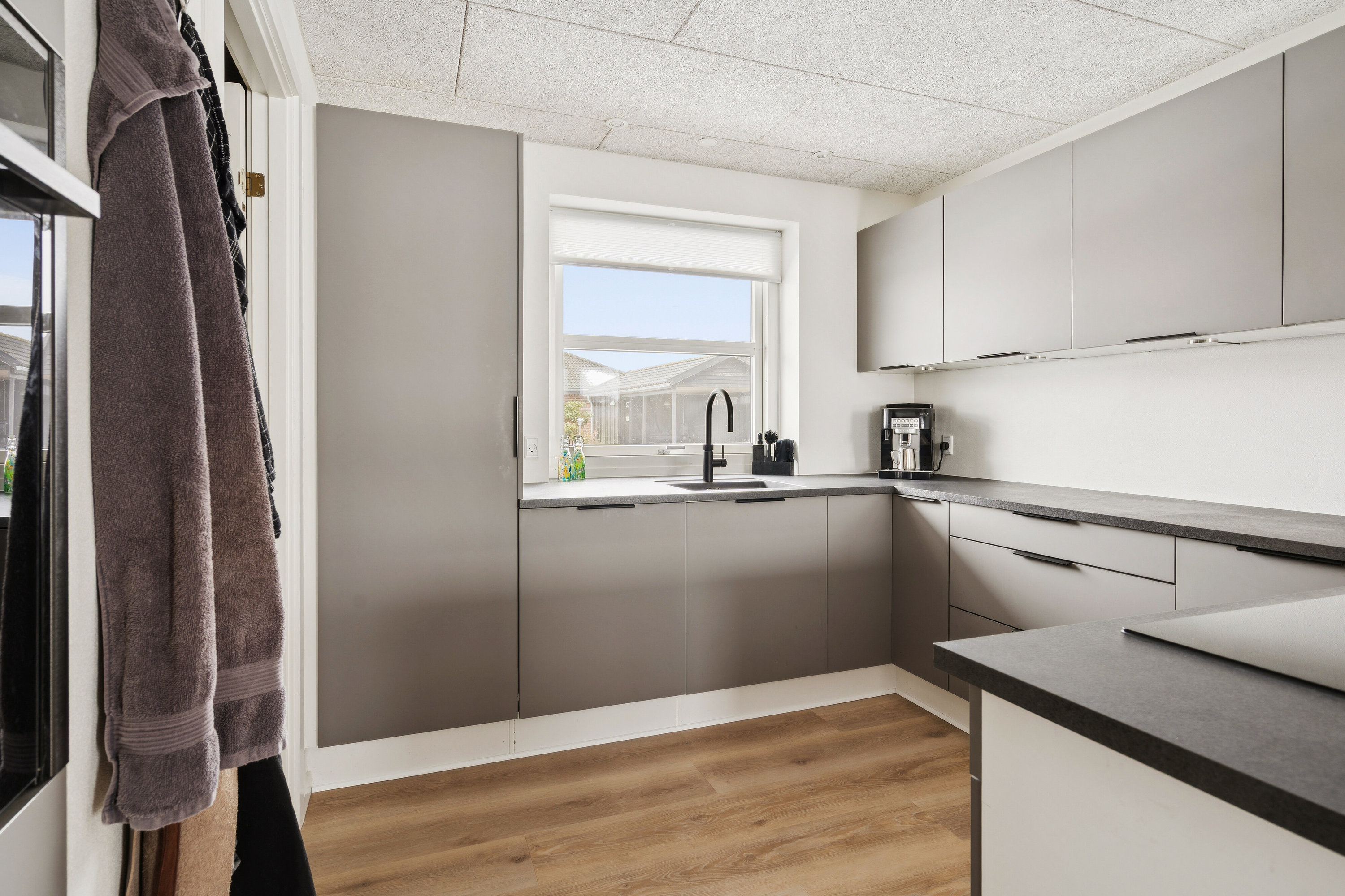 Fremhævet køkken billede i fuldskærmstilstand. Billede af Dådyrvej 10, 4690 Haslev