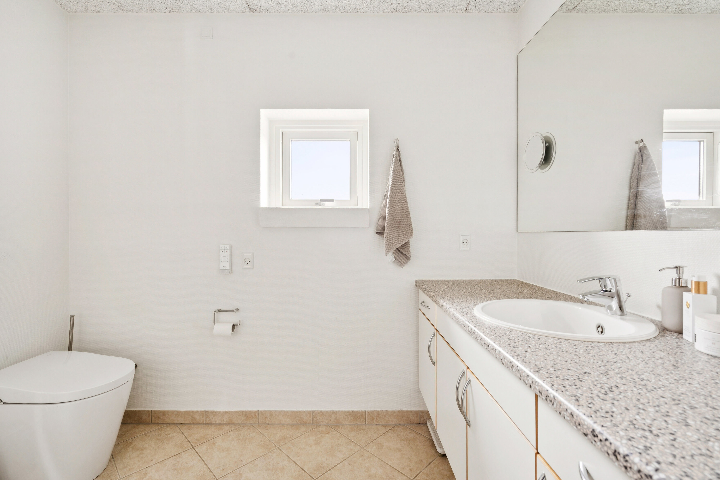 Fremhævet badeværelse billede i fuldskærmstilstand. Billede af Dådyrvej 10, 4690 Haslev