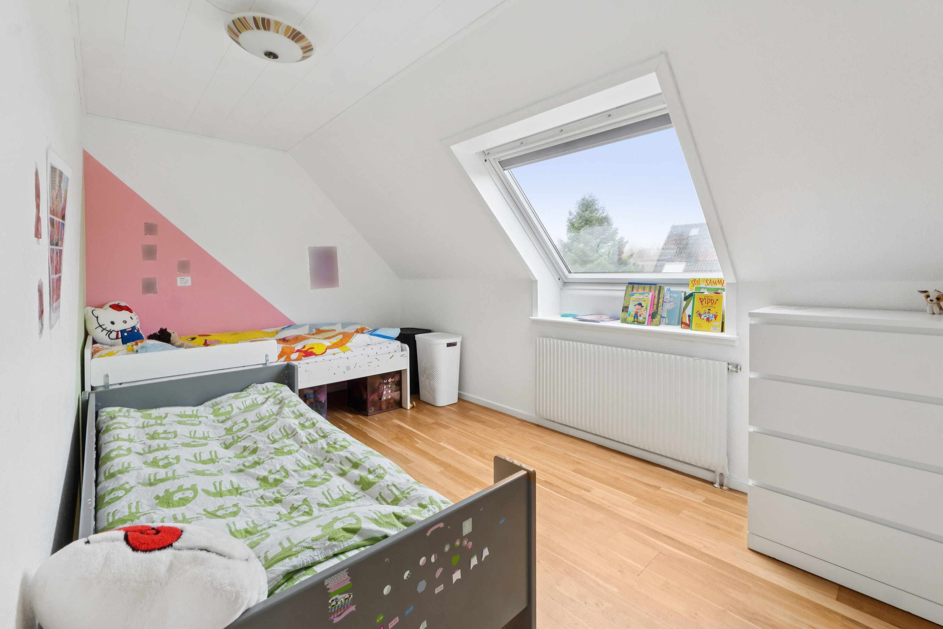 Fremhævet soveværelse billede i fuldskærmstilstand. Billede af Enghøjen 19, 2650 Hvidovre