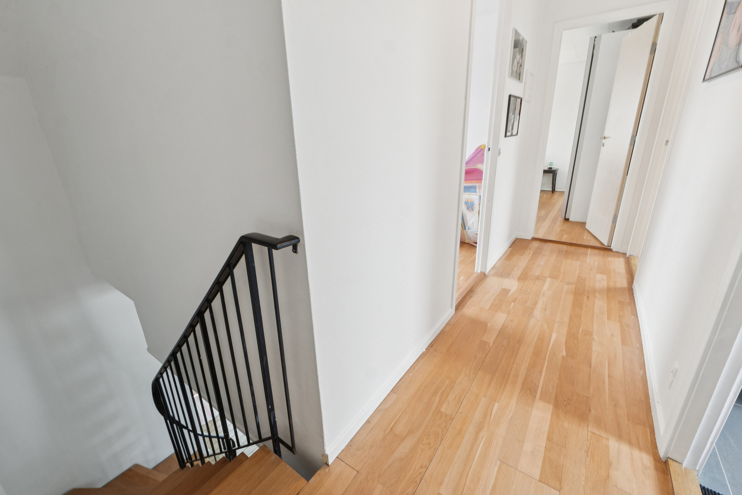 Fremhævet gang billede i fuldskærmstilstand. Billede af Enghøjen 19, 2650 Hvidovre