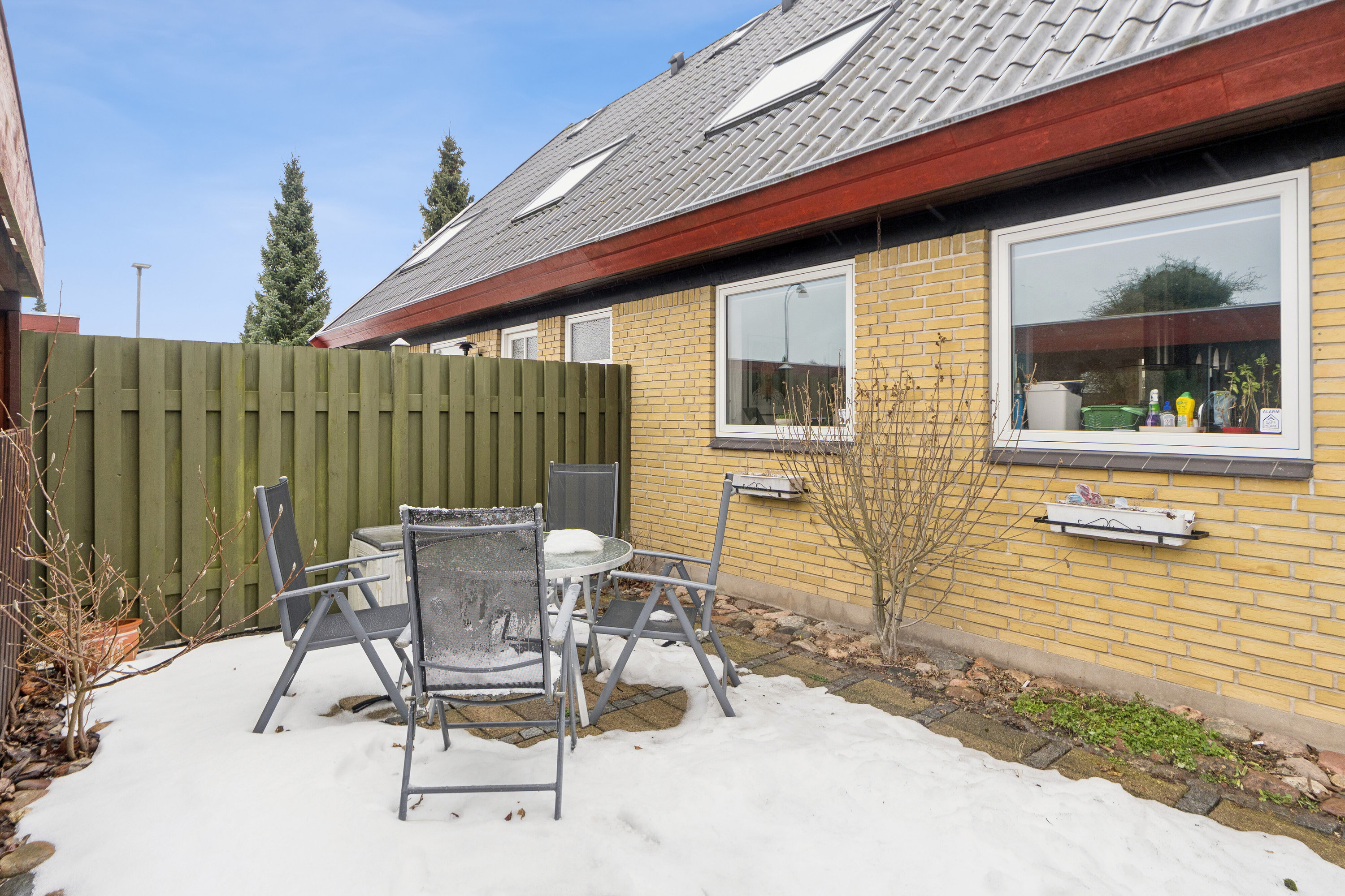 Fremhævet udendørs billede i fuldskærmstilstand. Billede af Enghøjen 19, 2650 Hvidovre