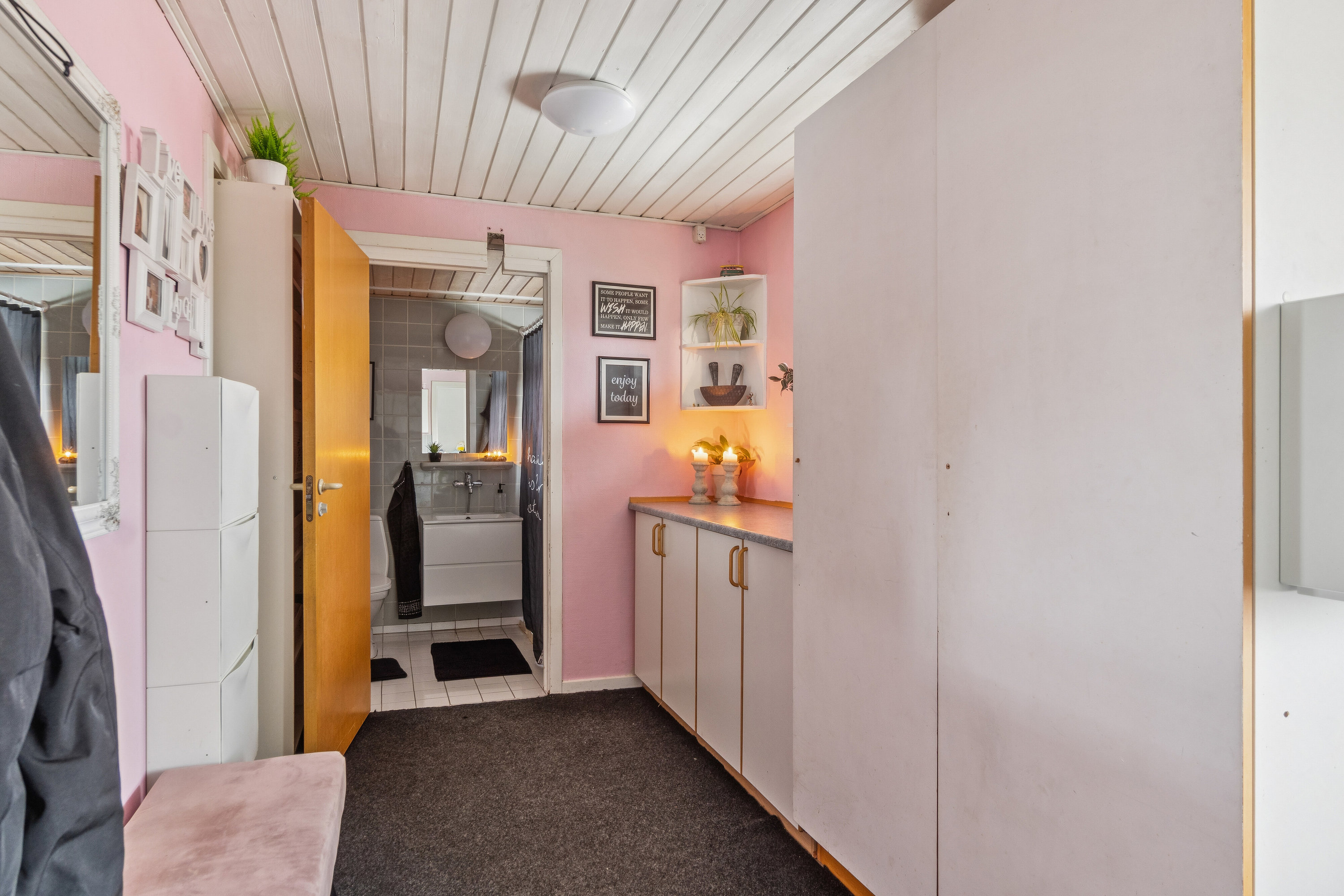 Fremhævet gang billede i fuldskærmstilstand. Billede af Svalevej 3, 4591 Føllenslev