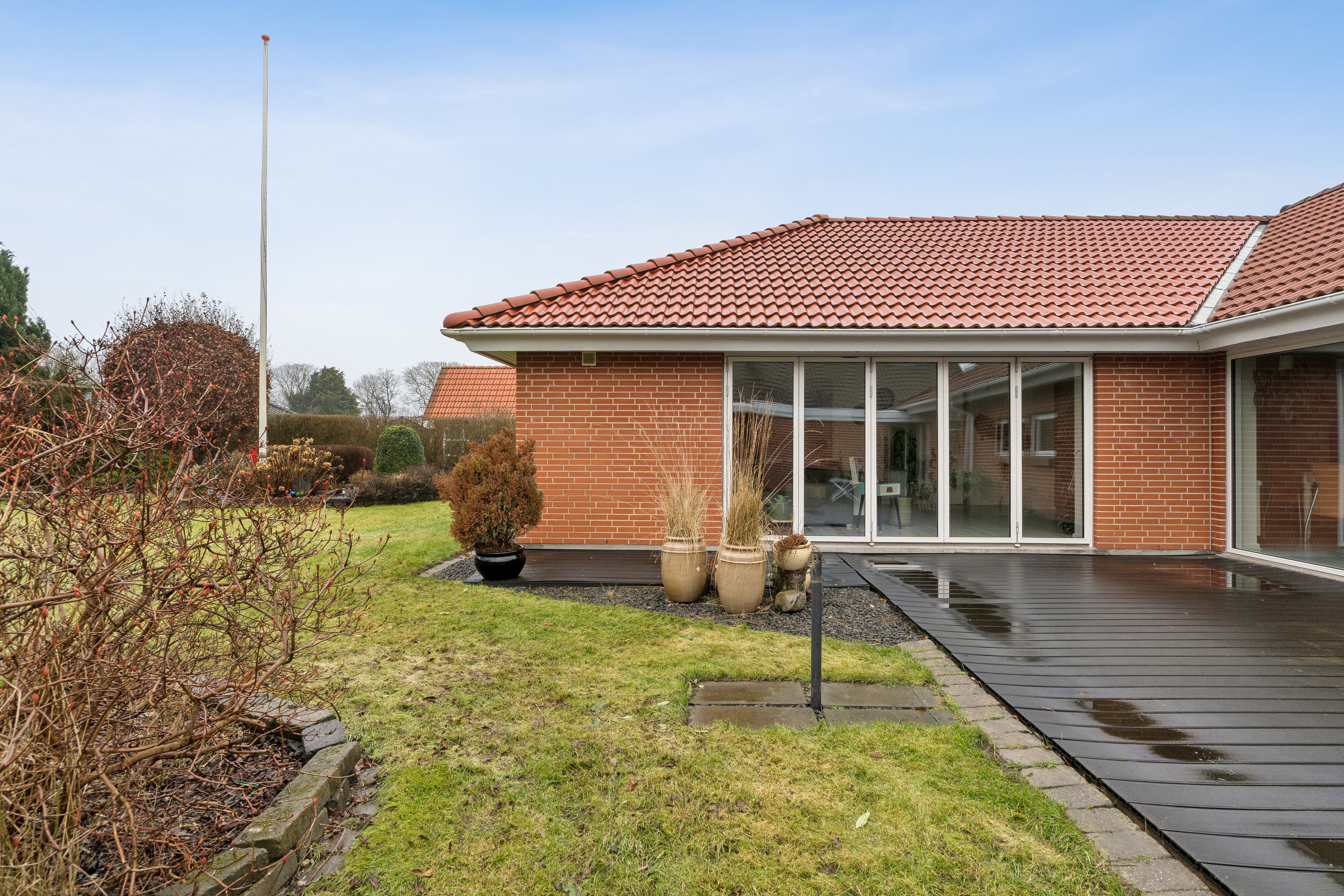 Fremhævet set fra vejen billede i fuldskærmstilstand. Billede af Smedegårdsvej 18, 7430 Ikast