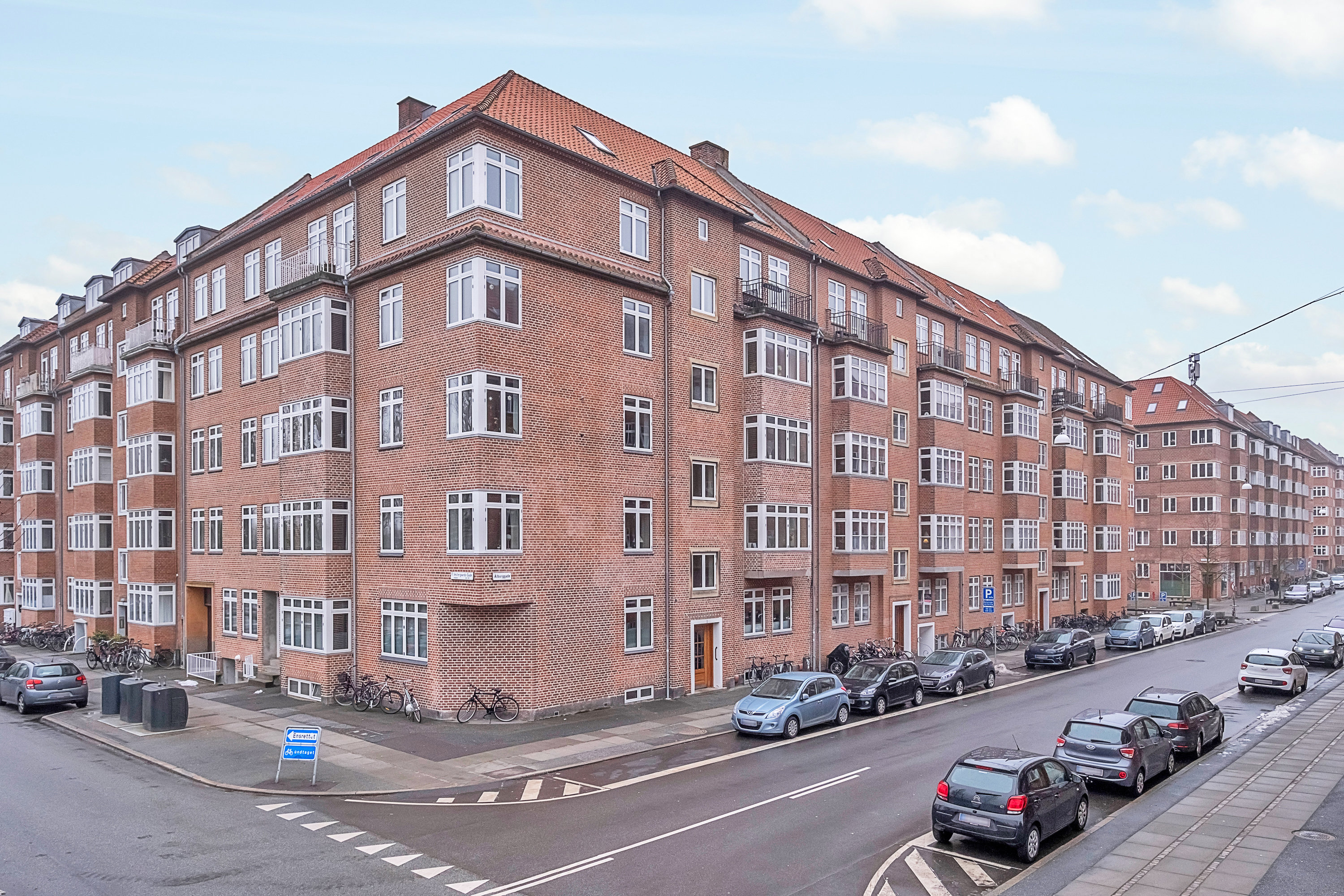 Fremhævet facade billede i fuldskærmstilstand. Billede af Ålborggade 1, st.. th., 8000 Aarhus C