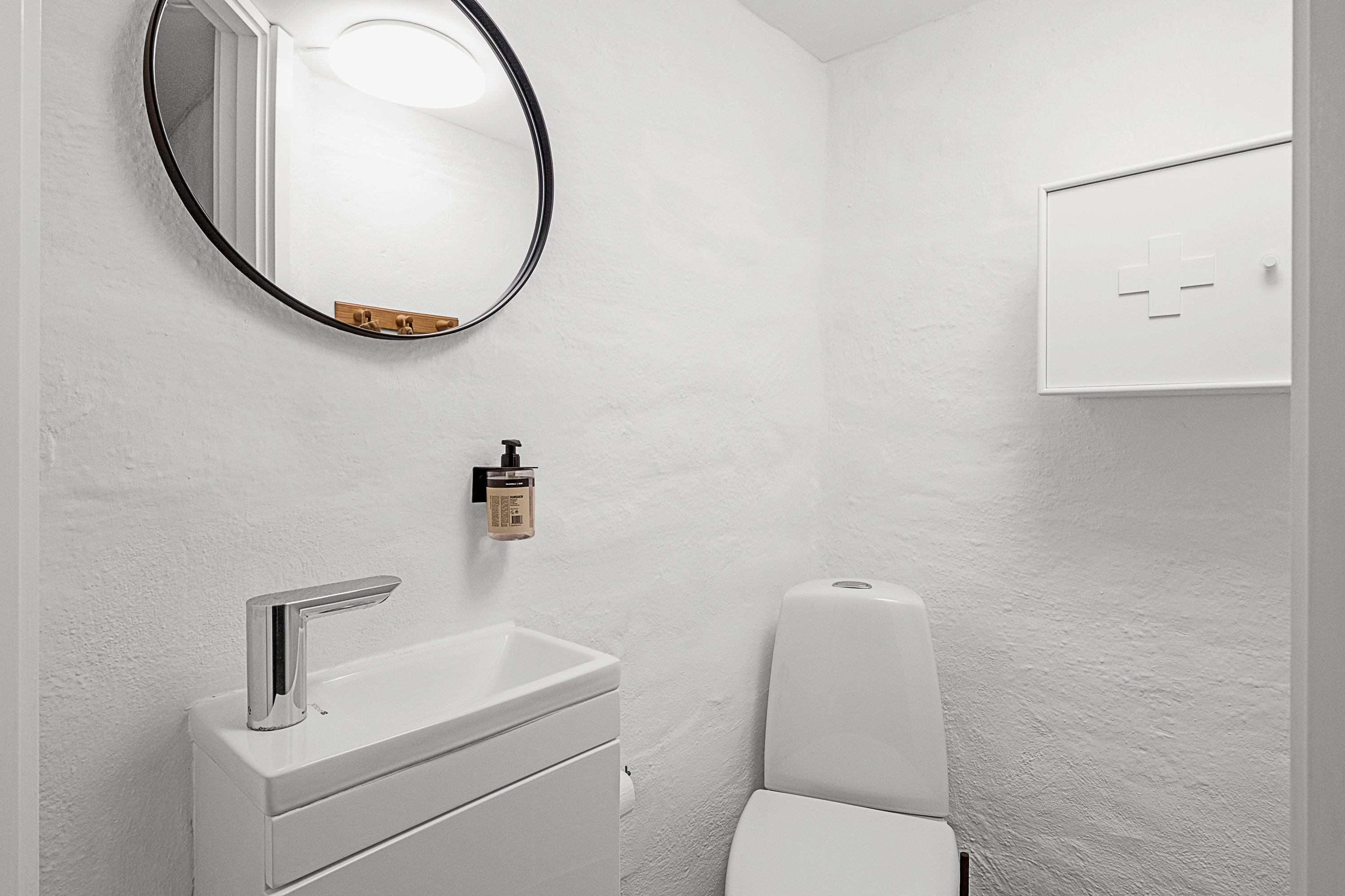 Fremhævet toilet billede i fuldskærmstilstand. Billede af Ålborggade 1, st.. th., 8000 Aarhus C