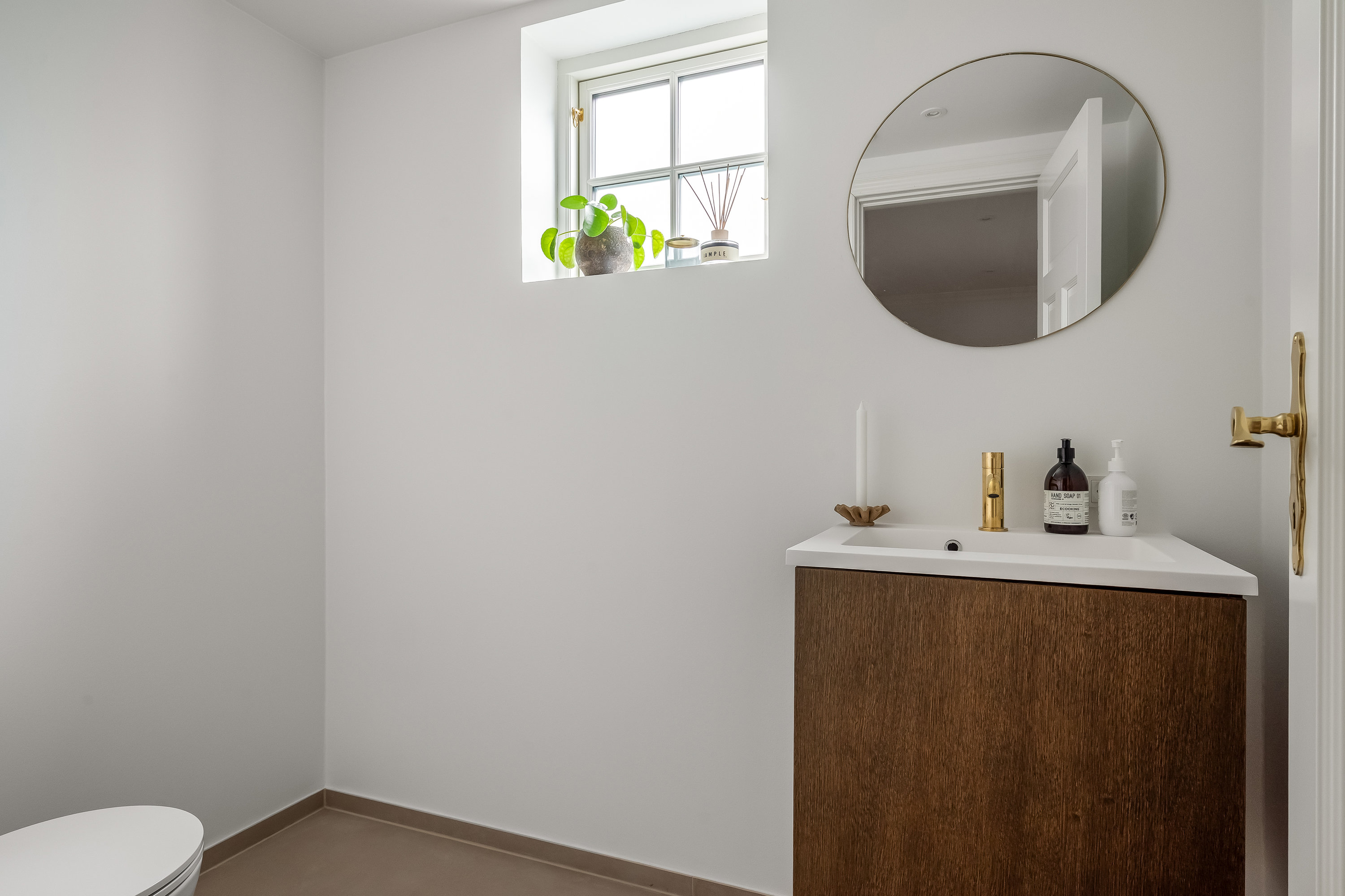 Fremhævet toilet billede i fuldskærmstilstand. Billede af Voldgade 17, 7620 Lemvig