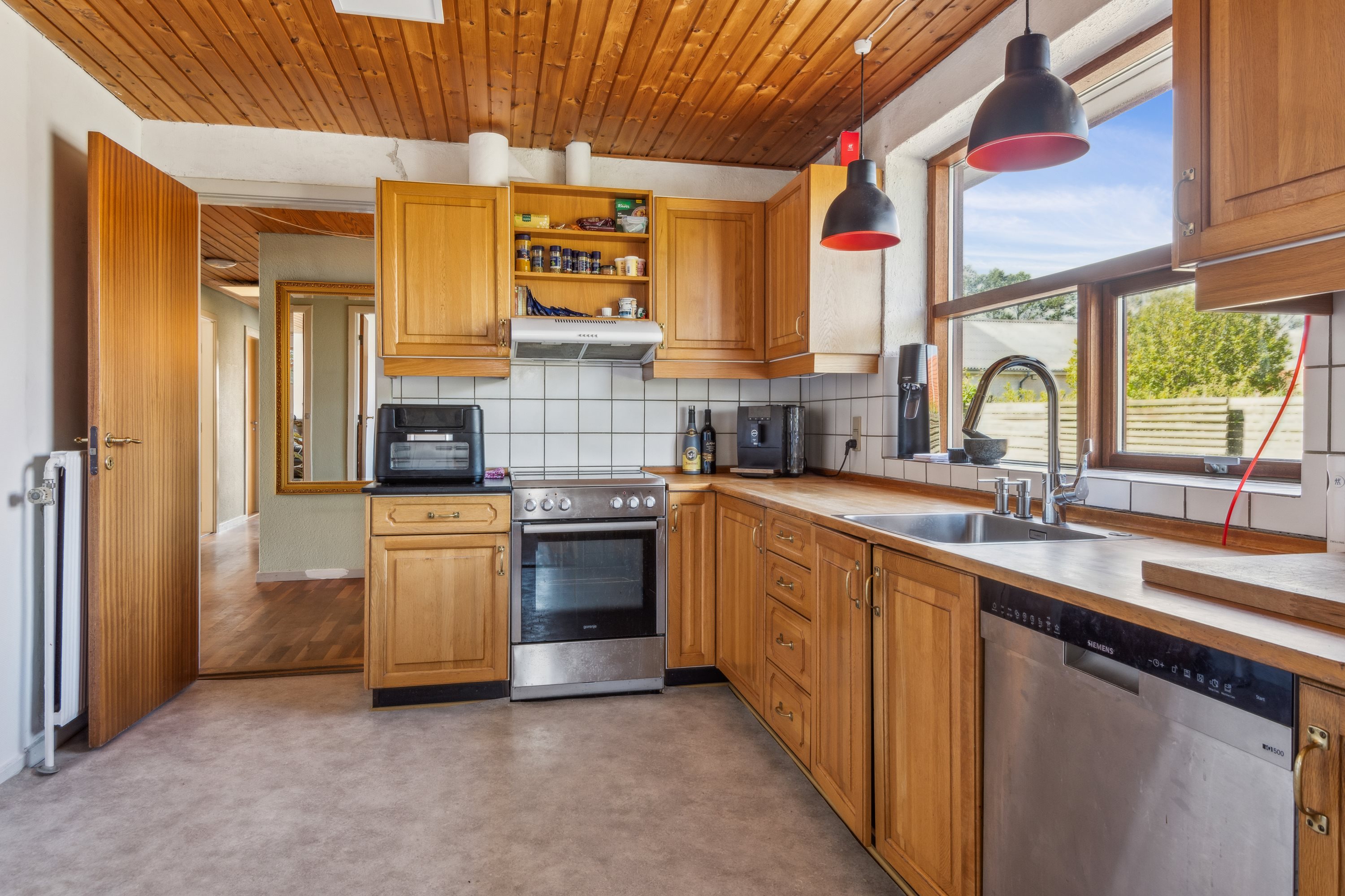 Fremhævet køkken billede i fuldskærmstilstand. Billede af Spergelvej 35, 9270 Klarup