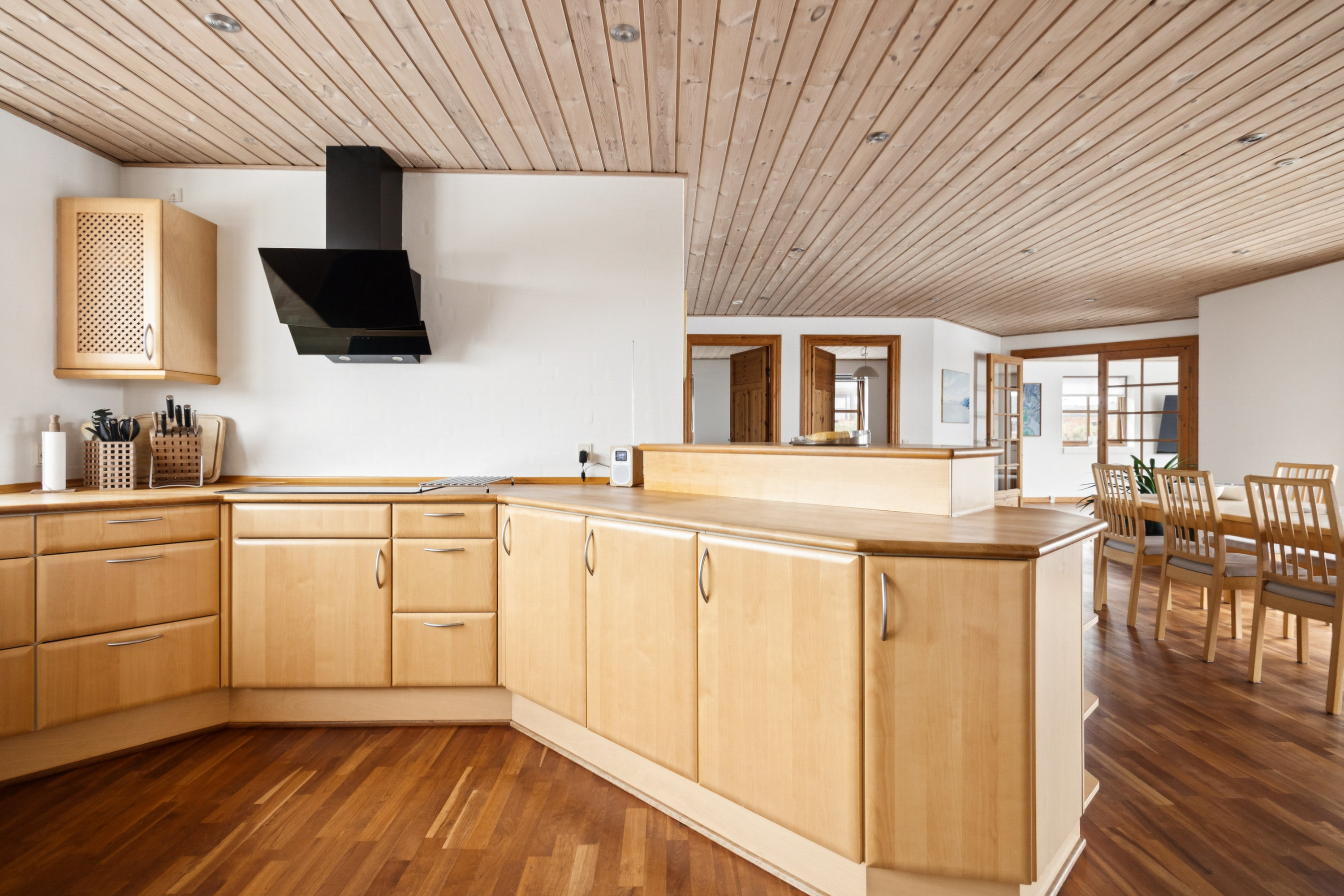 Fremhævet køkken billede i fuldskærmstilstand. Billede af Østermarken 159, 9320 Hjallerup