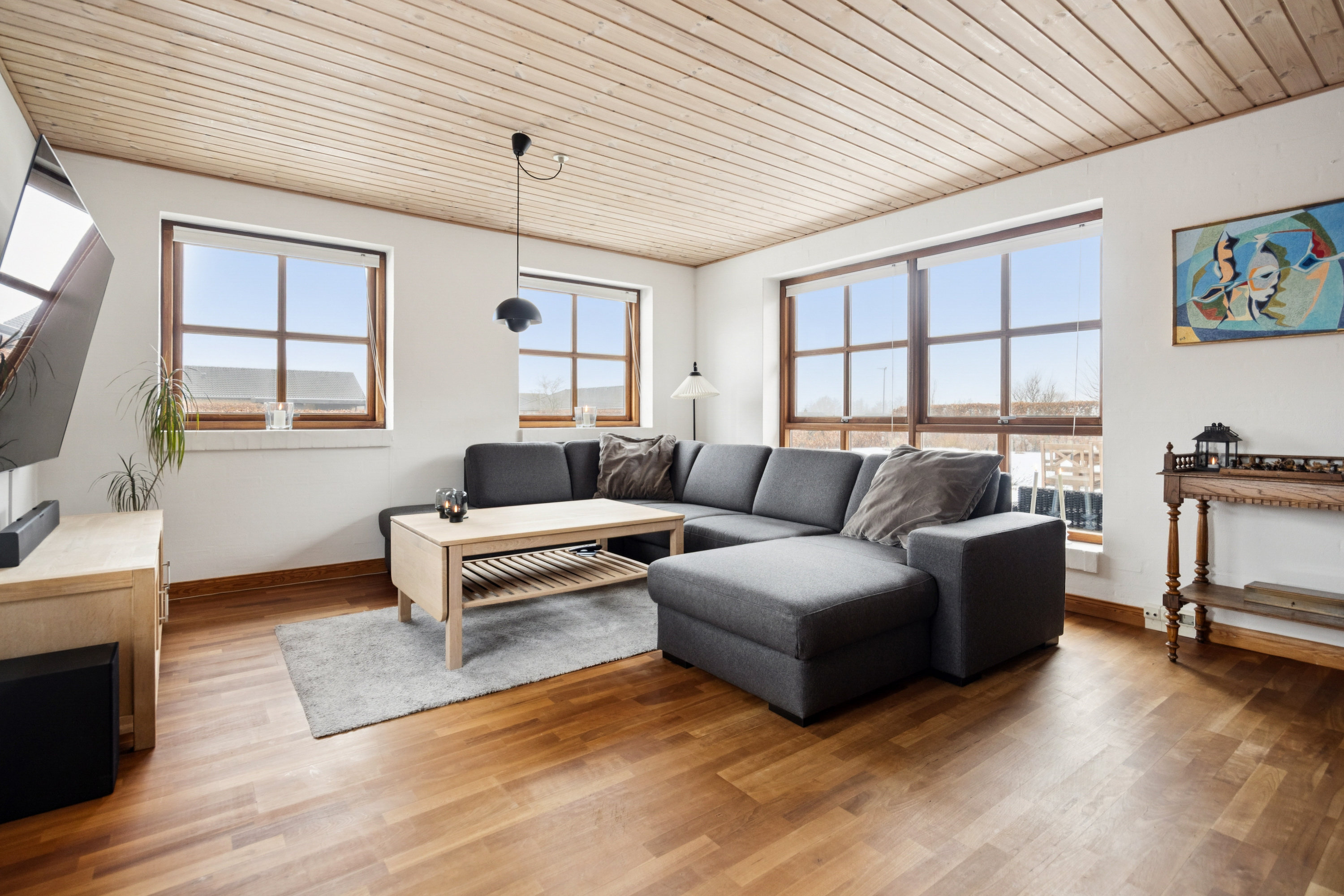 Fremhævet stue billede i fuldskærmstilstand. Billede af Østermarken 159, 9320 Hjallerup