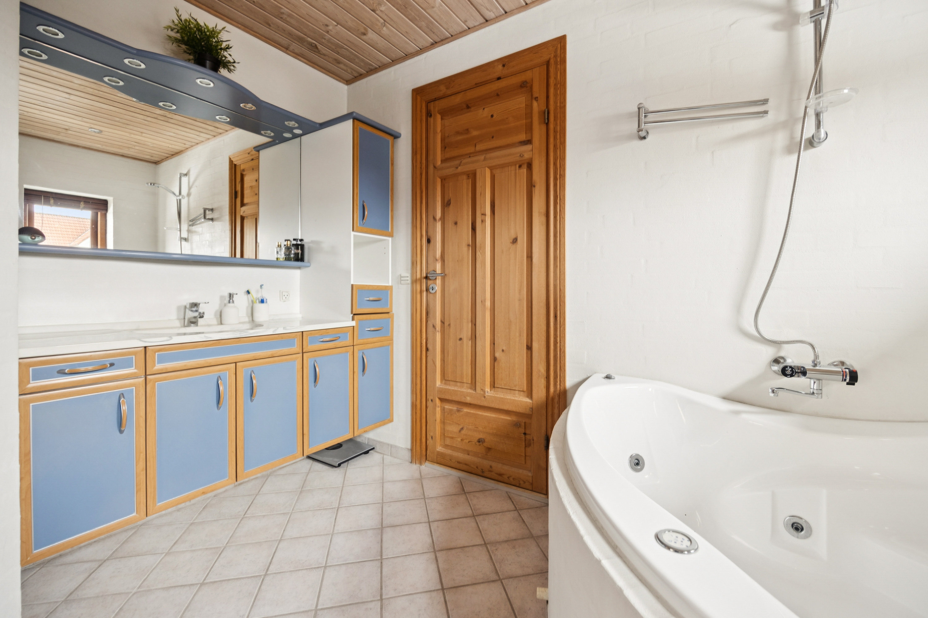 Fremhævet badeværelse billede i fuldskærmstilstand. Billede af Østermarken 159, 9320 Hjallerup