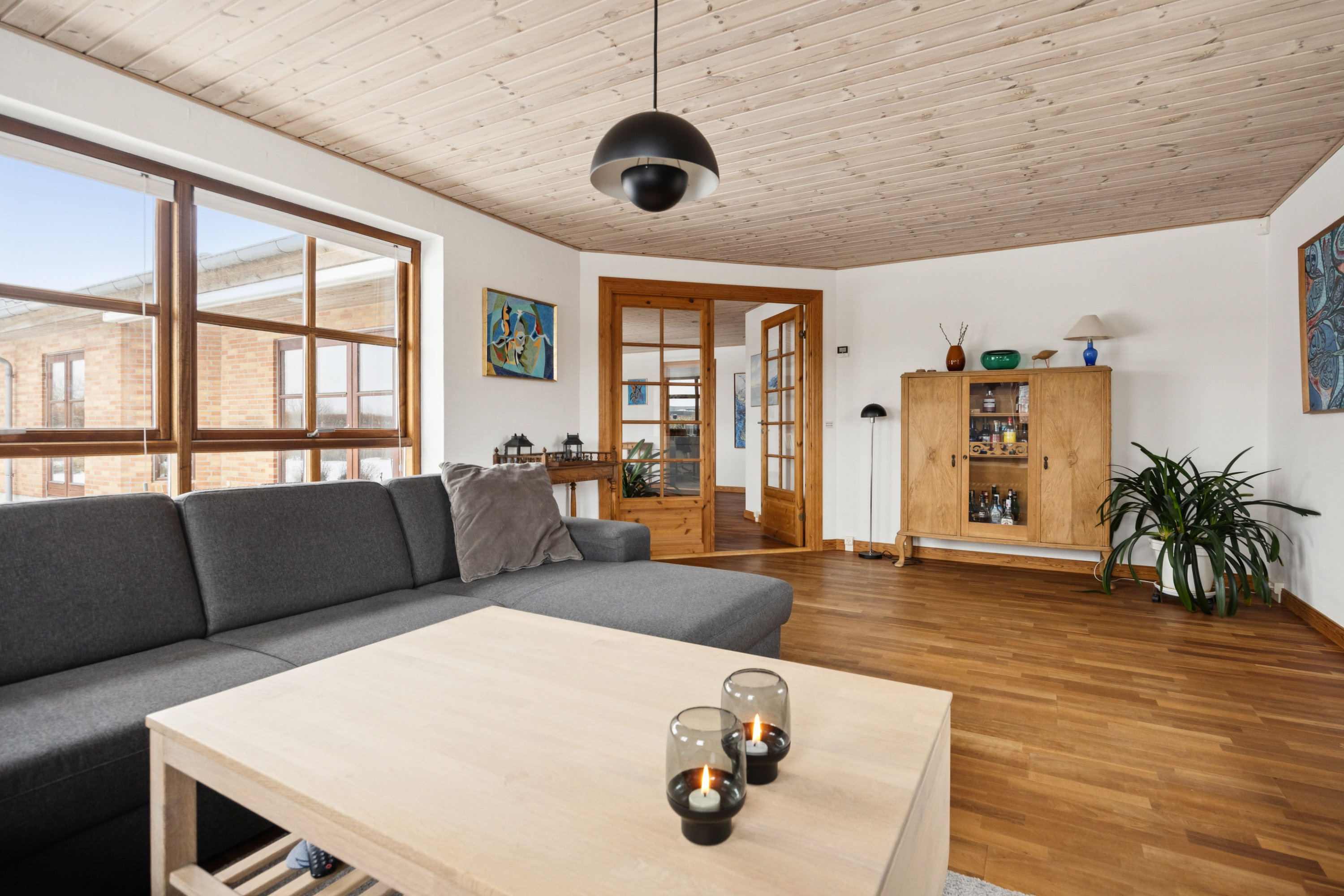 Fremhævet stue billede i fuldskærmstilstand. Billede af Østermarken 159, 9320 Hjallerup